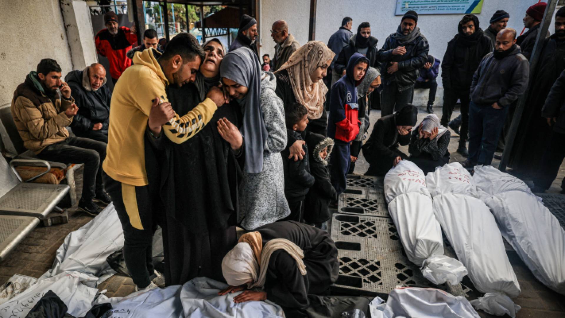 شهداء في مستشفى النجار بقصف طال جنوب قطاع غزة في رفح