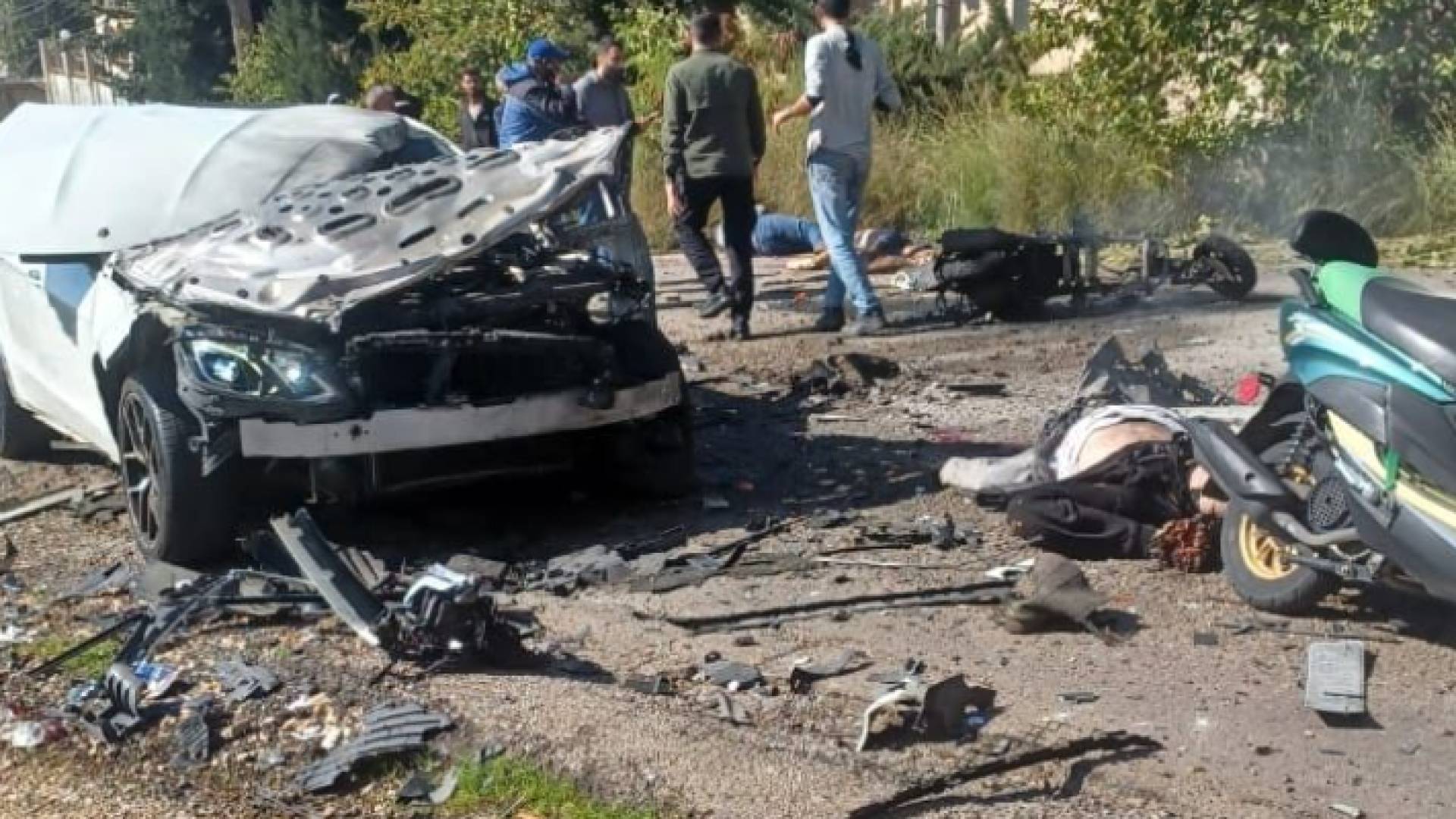 من موقع اغتيال أحد عناصر حزب الله في لبنان