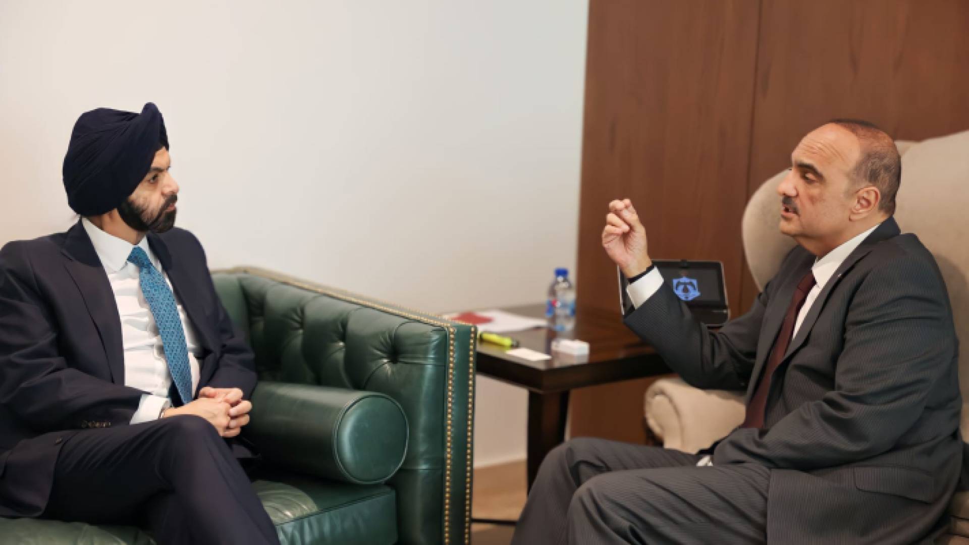 الخصاونة اثناء استقبال رئيس مجموعة البنك الدولي أجاي بانجا