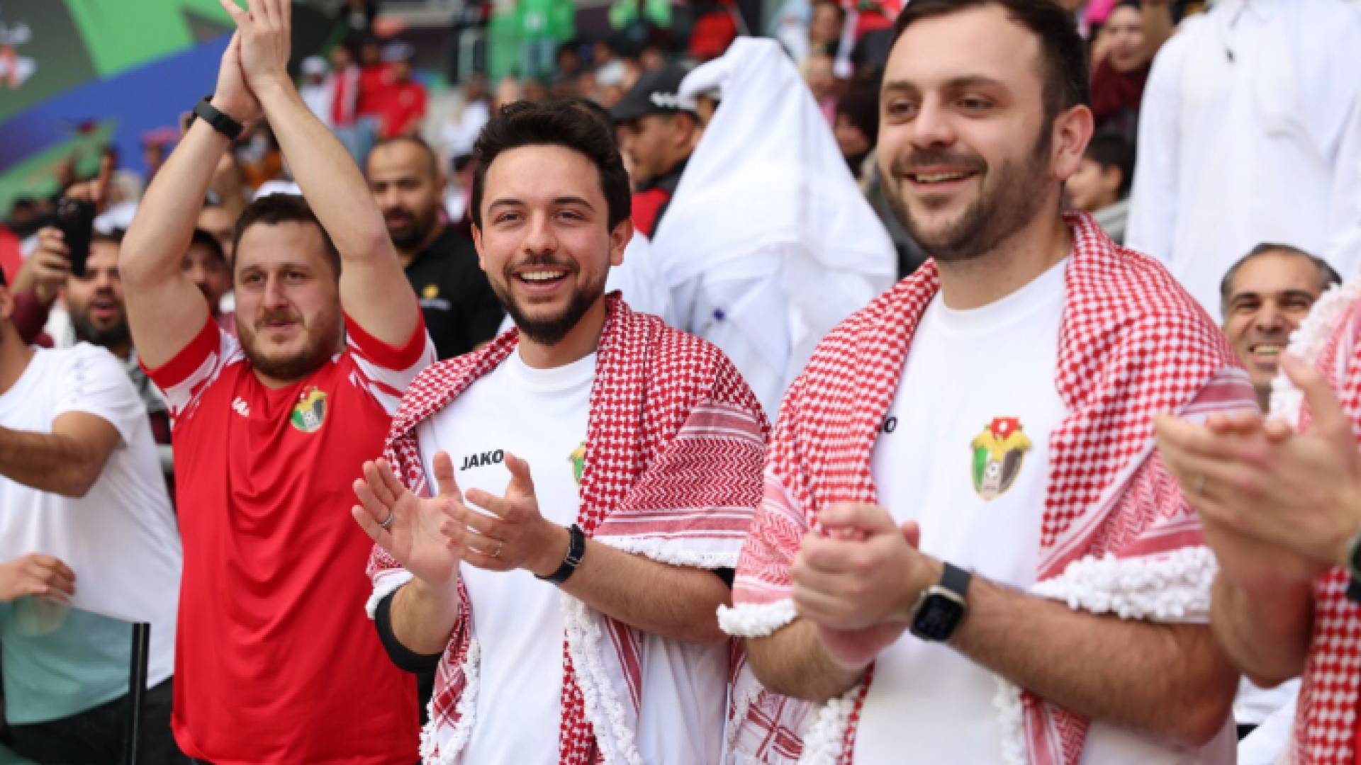 ولي العهد خلال متابعته إحدى مباريات النشامى في كأس آسيا