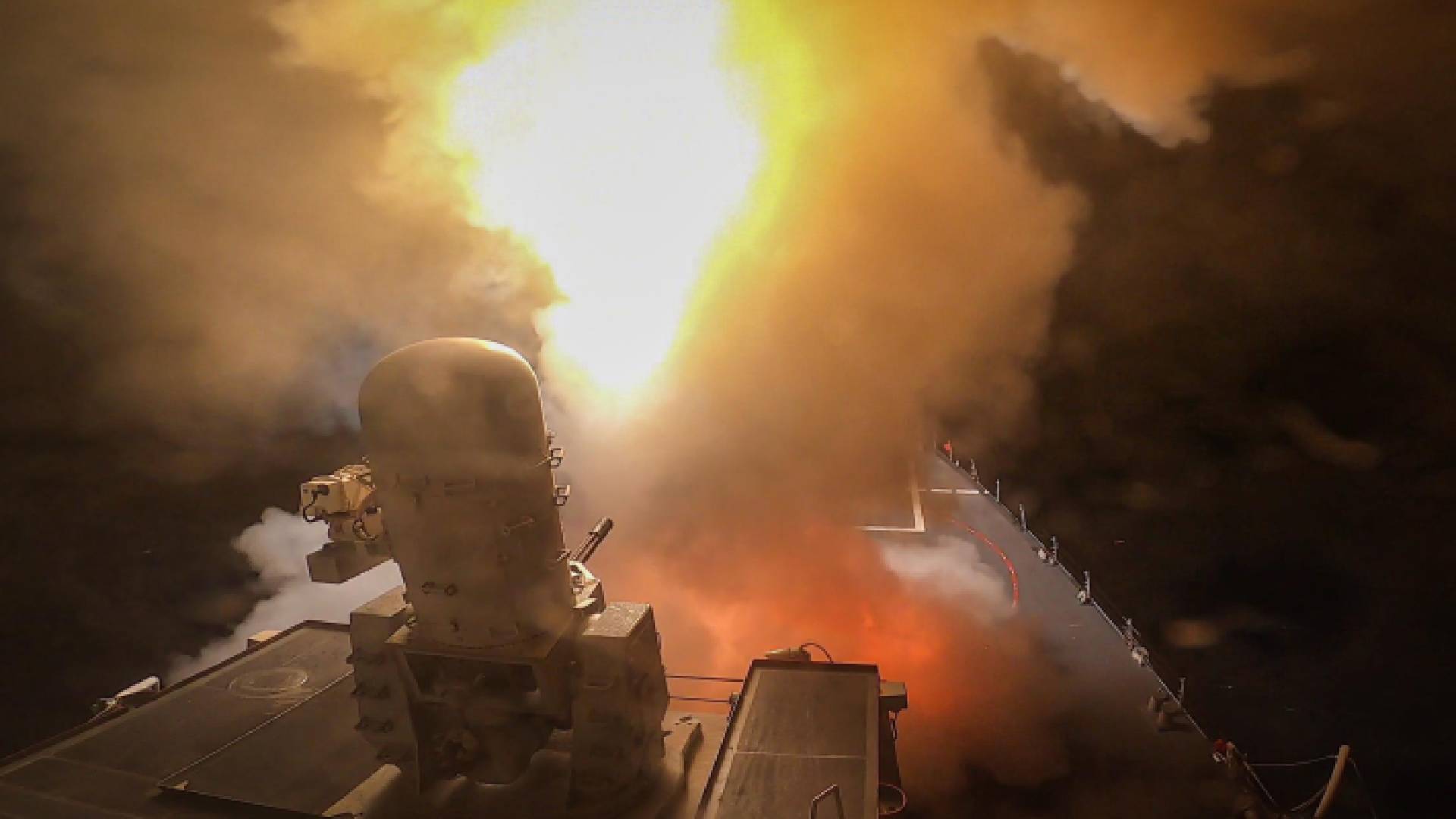 استهداف سفينة بالبحر الأحمر