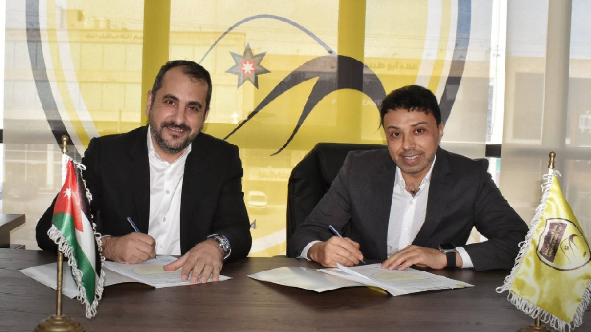 من توقيع جمال محمود على كشوفات الحسين اربد