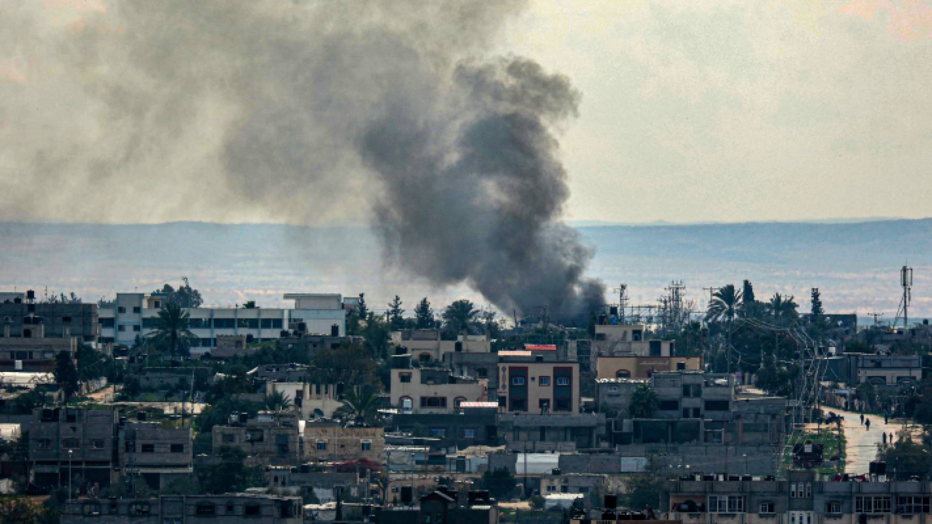 غارة للاحتلال تستهدف رفح في قطاع غزة