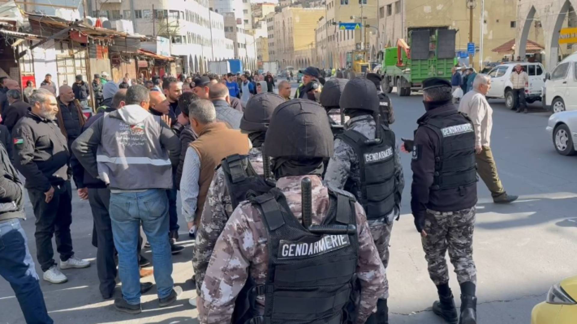 جانب من الحملة في منطقة وسط البلد بالعاصمة عمان