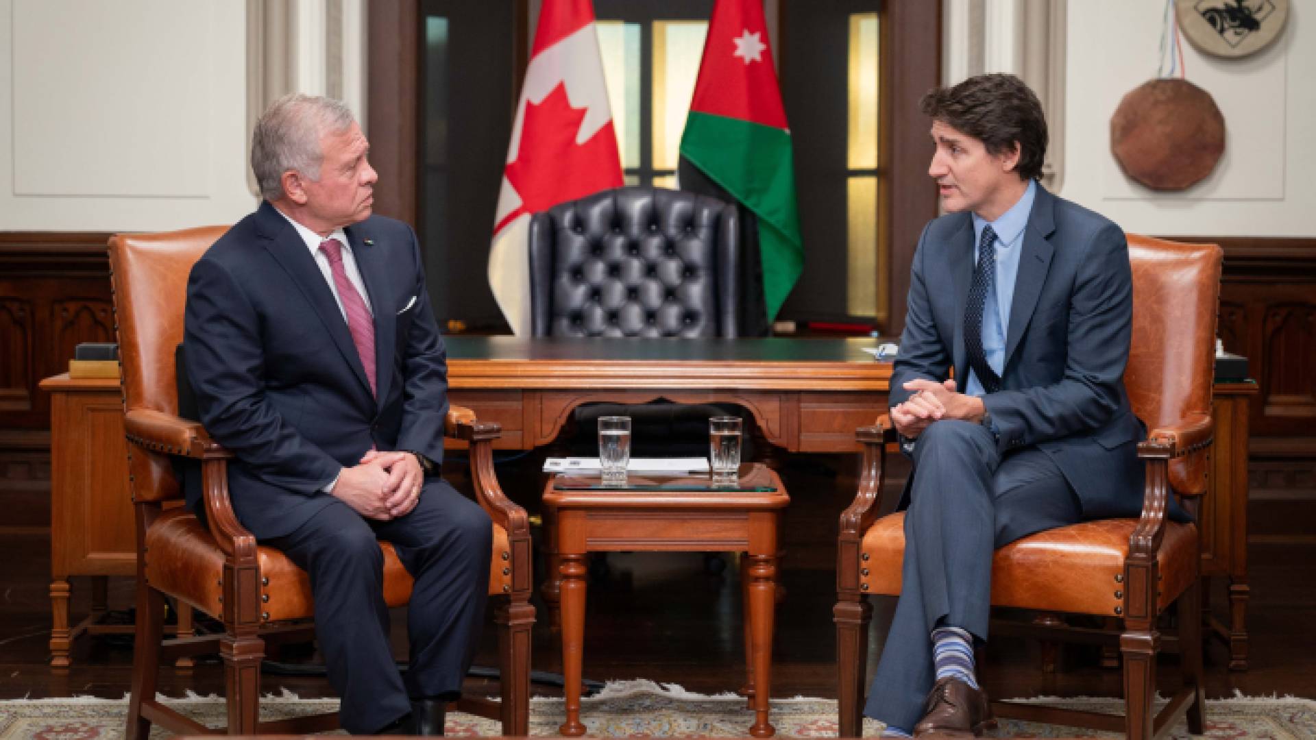 جلالة الملك عبدالله الثاني خلال مباحثات مع رئيس الوزراء الكندي