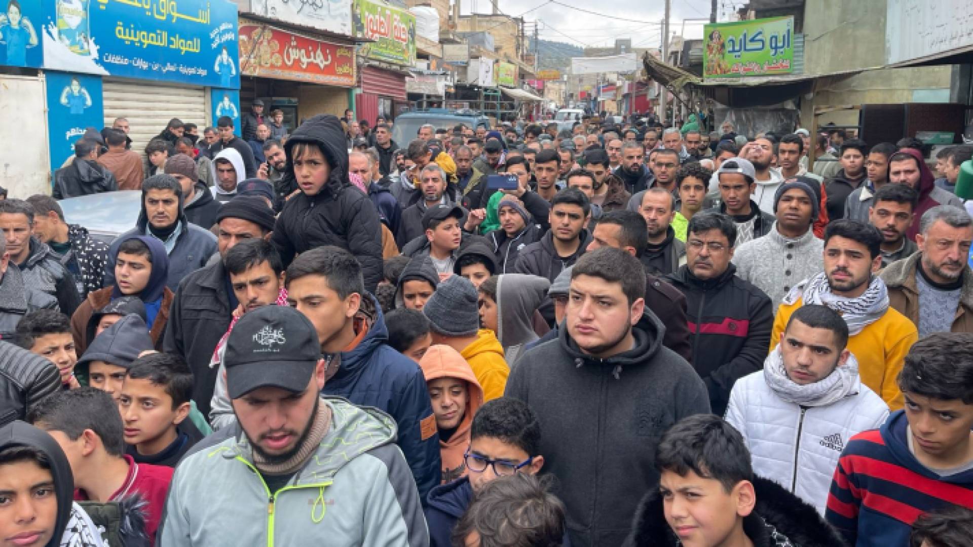 مسيرة حاشدة تنديدا بعدوان الاحتلال على غزة في مخيم سوف بمحافظة جرش
