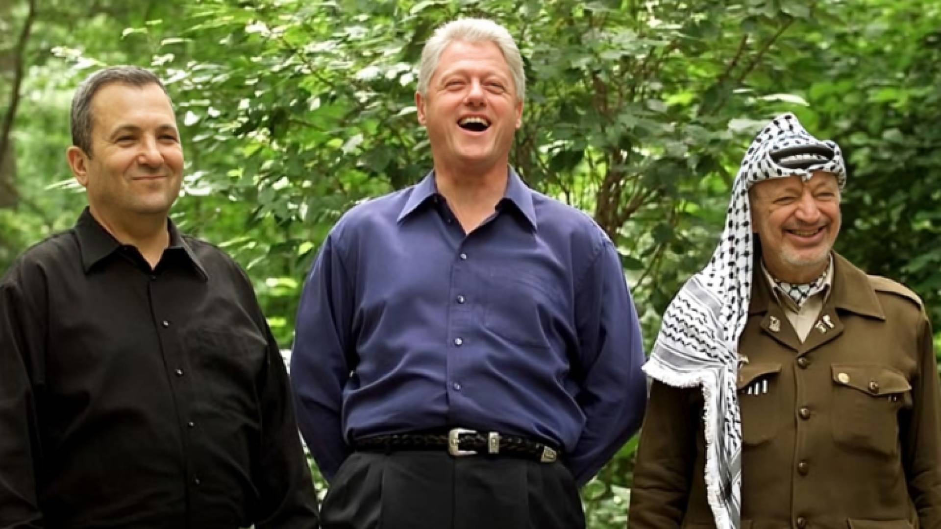 ياسر عرفات وبيل كلينتون وإيهود باراك في كامب ديفيد 2000