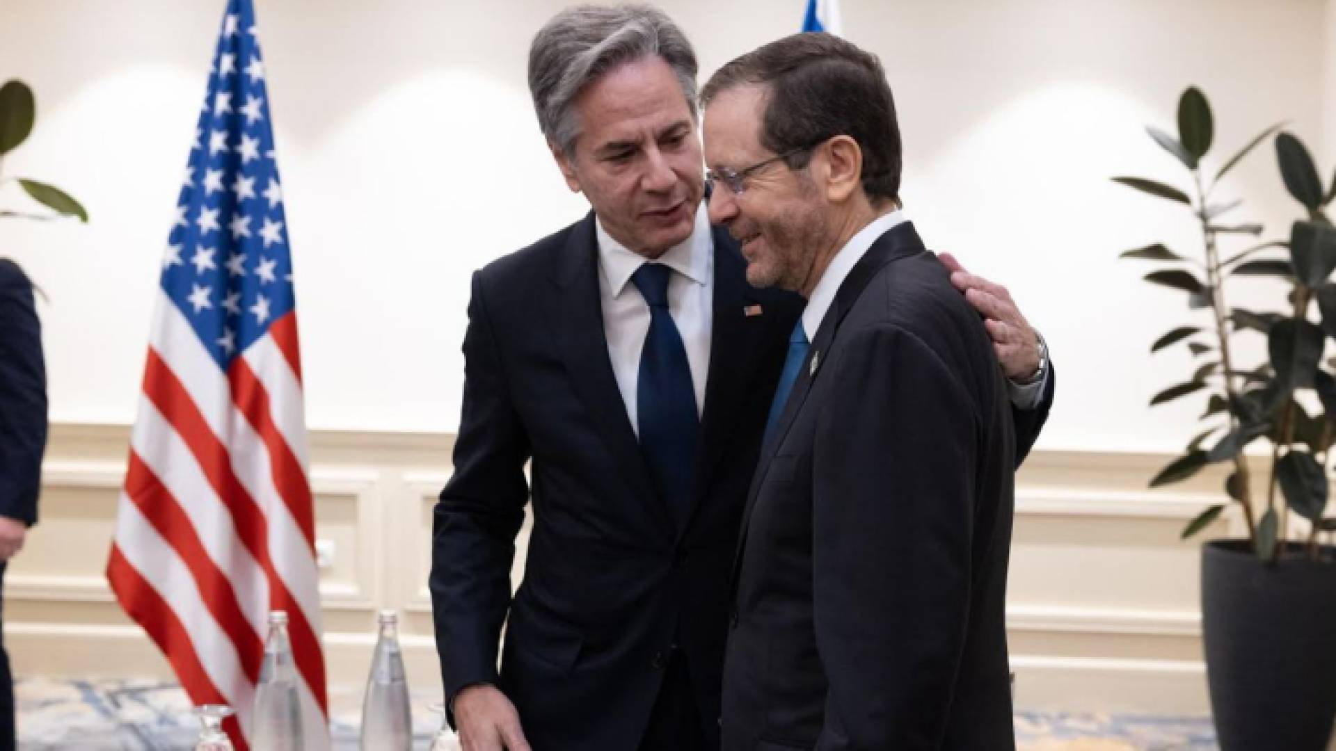 وزير الخارجية الأمريكي أنتوني بلينكن ورئيس كيان الاحتلال الإسرائيلي إسحاق هرتسوغ