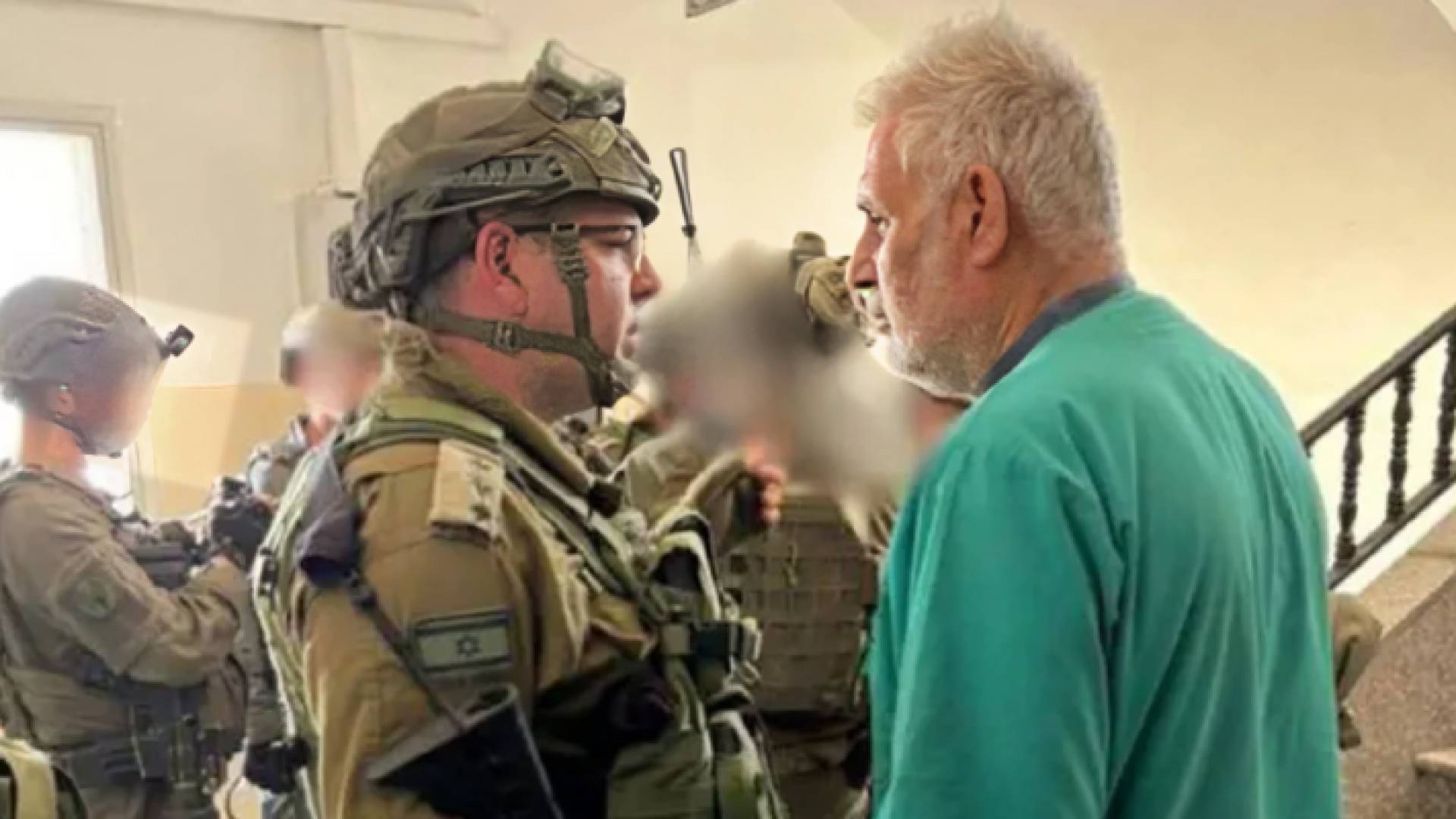 قوات الاحتلال تحتجز مدير مستشفى ناصر