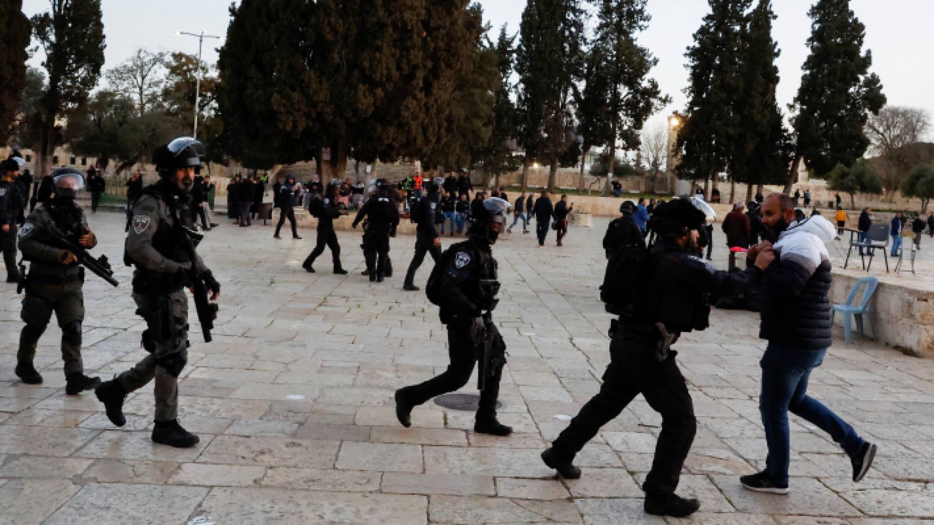 قوات الاحتلال في ساحات الأقصى المبارك