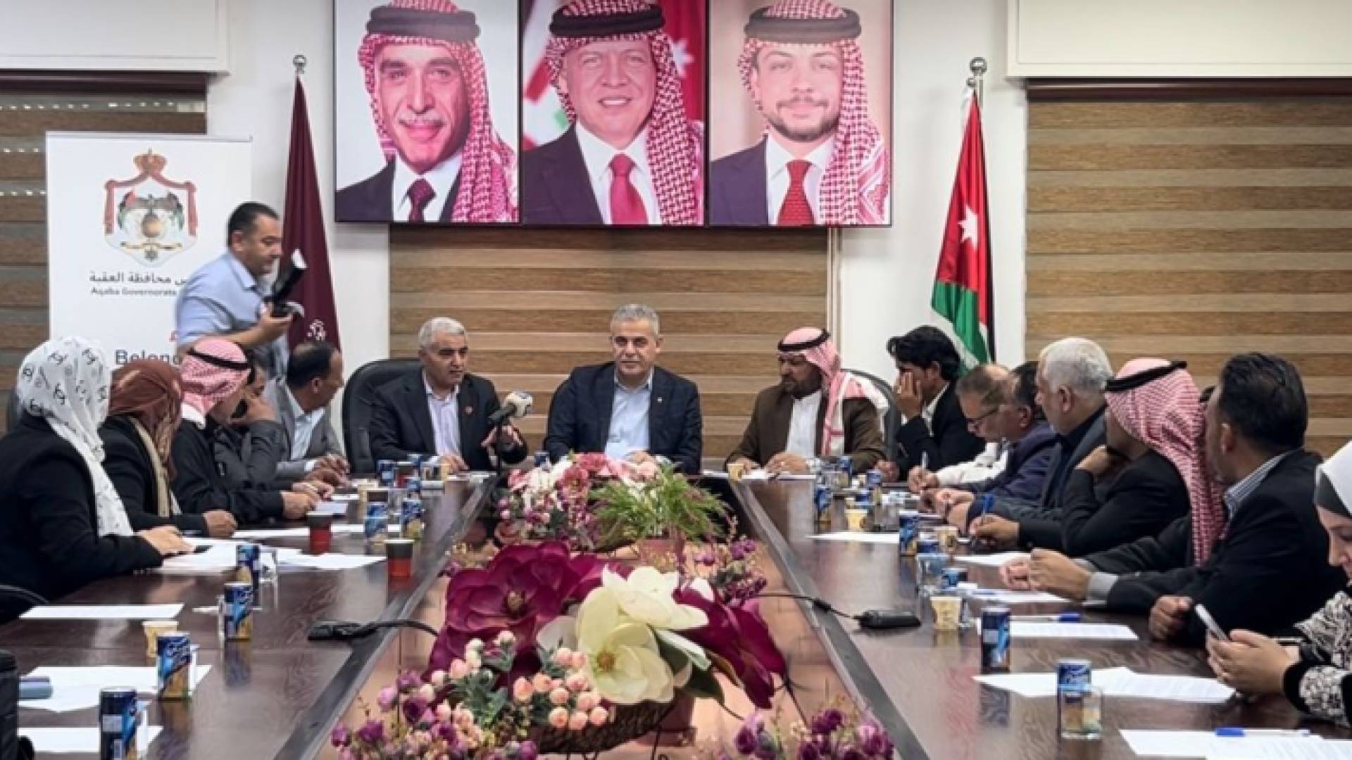 جانب من اجتماع مجلس محافظة العقبة