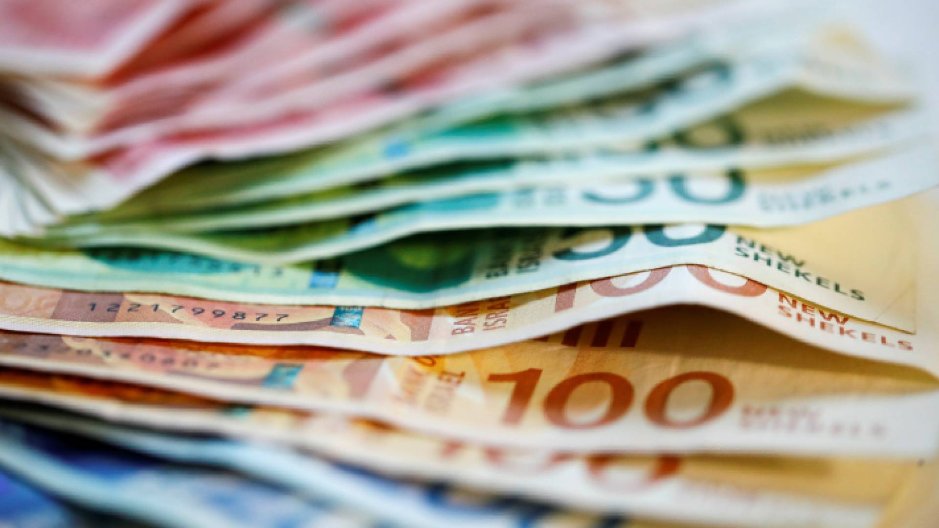 وزارة مالية الاحتلال تقوم بجمع الضرائب