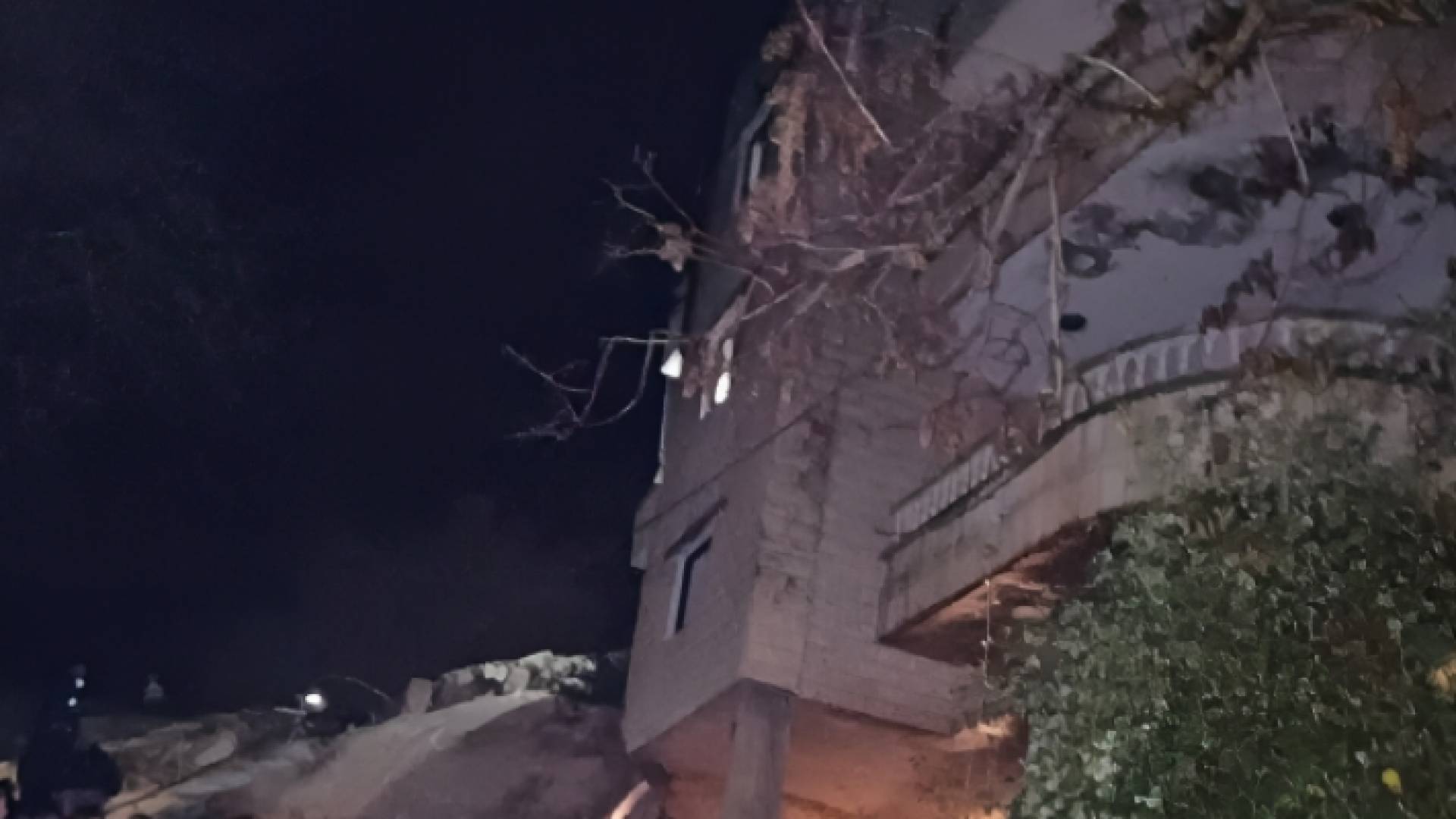 سقوط مبنى في منطقة الشويفات