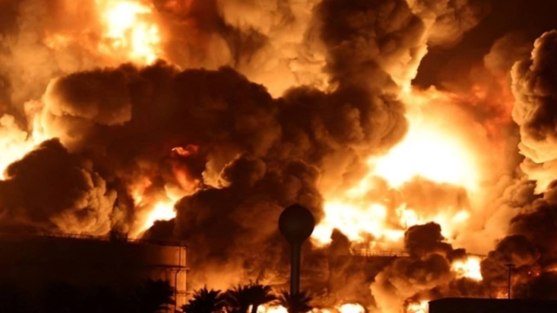 قصف جوي عنيف "أرشيفية"