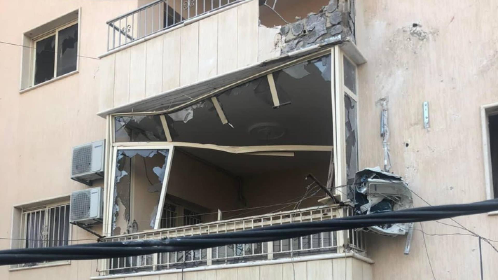 المبنى الذي استهدفها الاحتلال