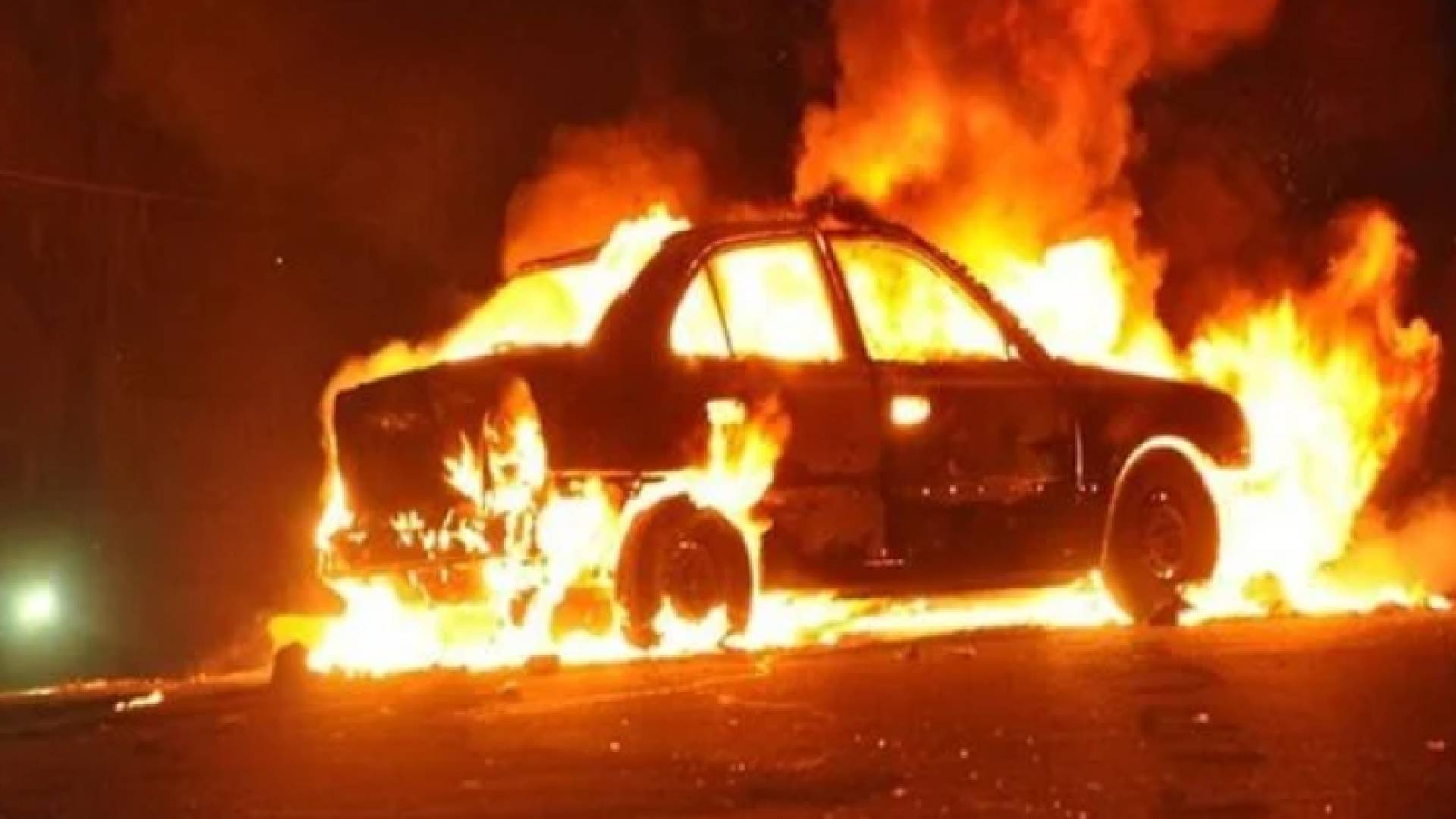 مركبة مشتعلة