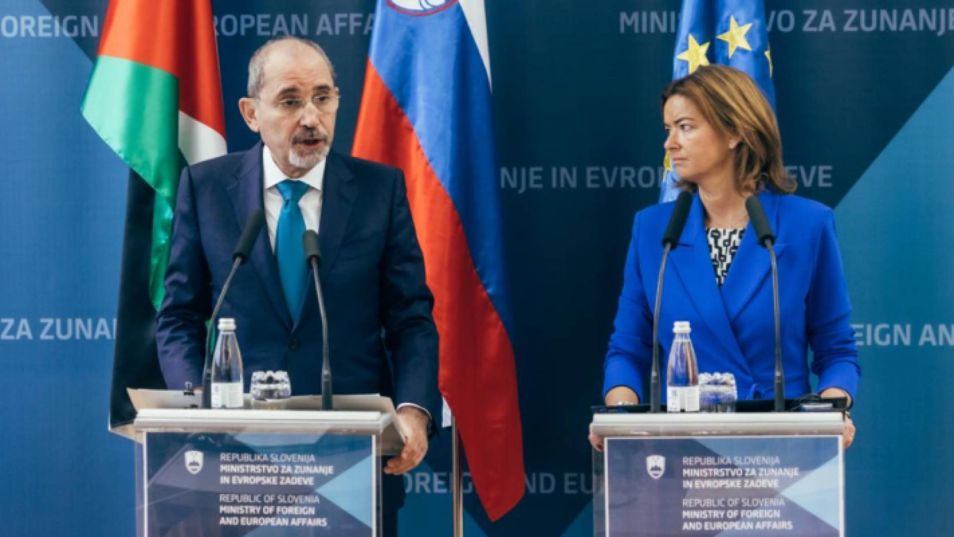 إحدى لقاءات وزير الخارجية أيمن الصفدي