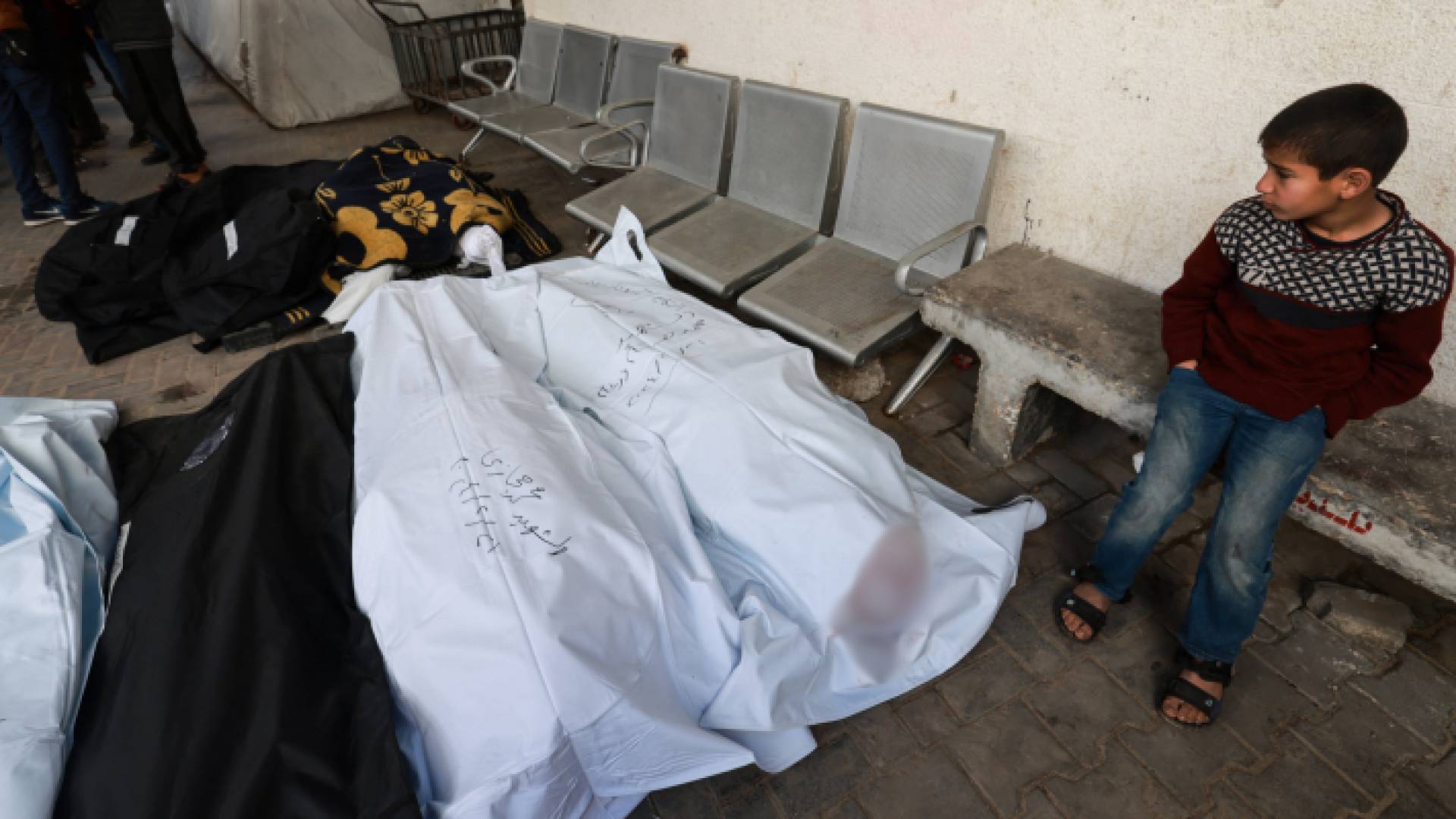 طفل بمستشفى النجار في رفح جنوب القطاع