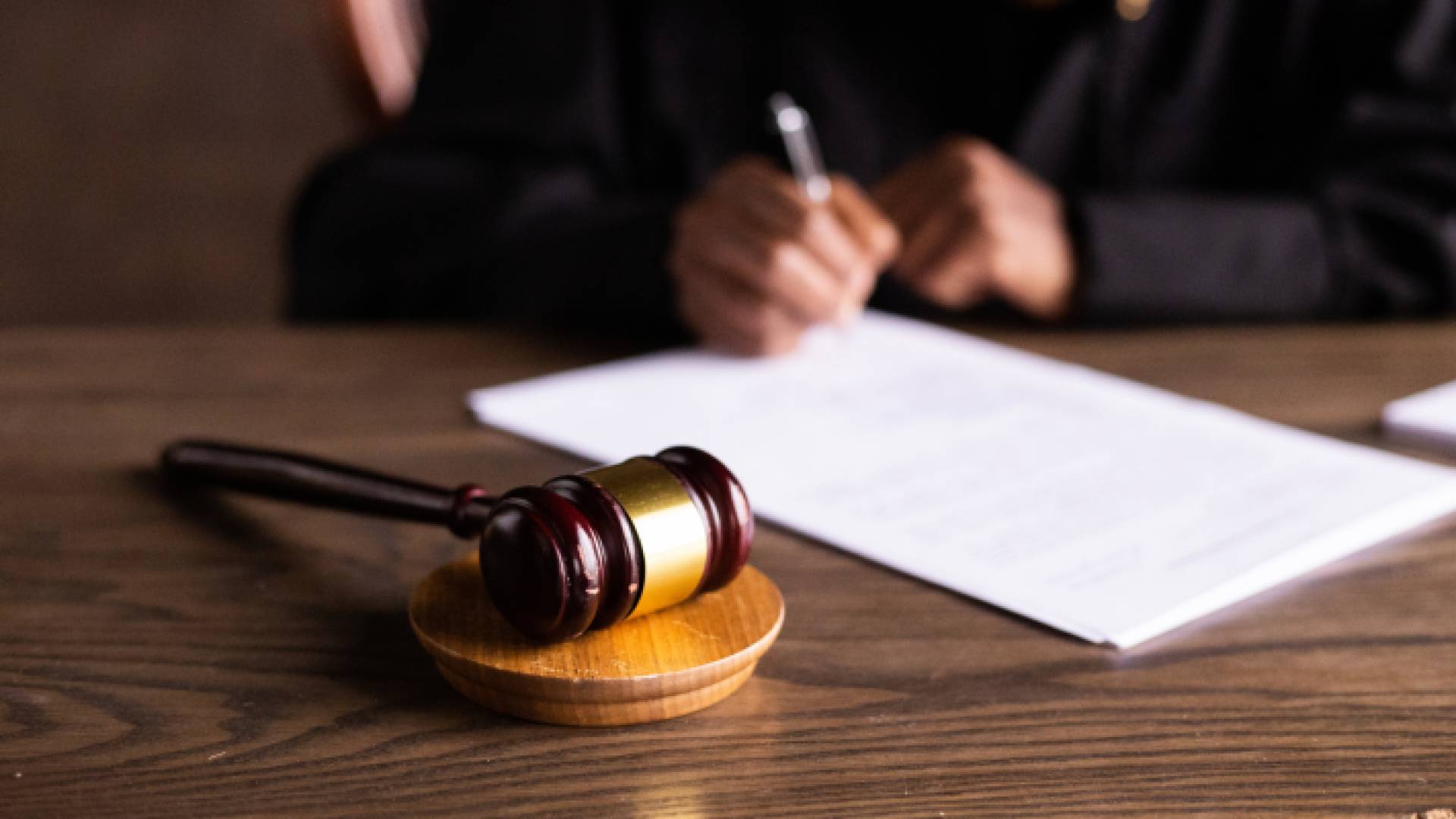 مطرقة محكمة