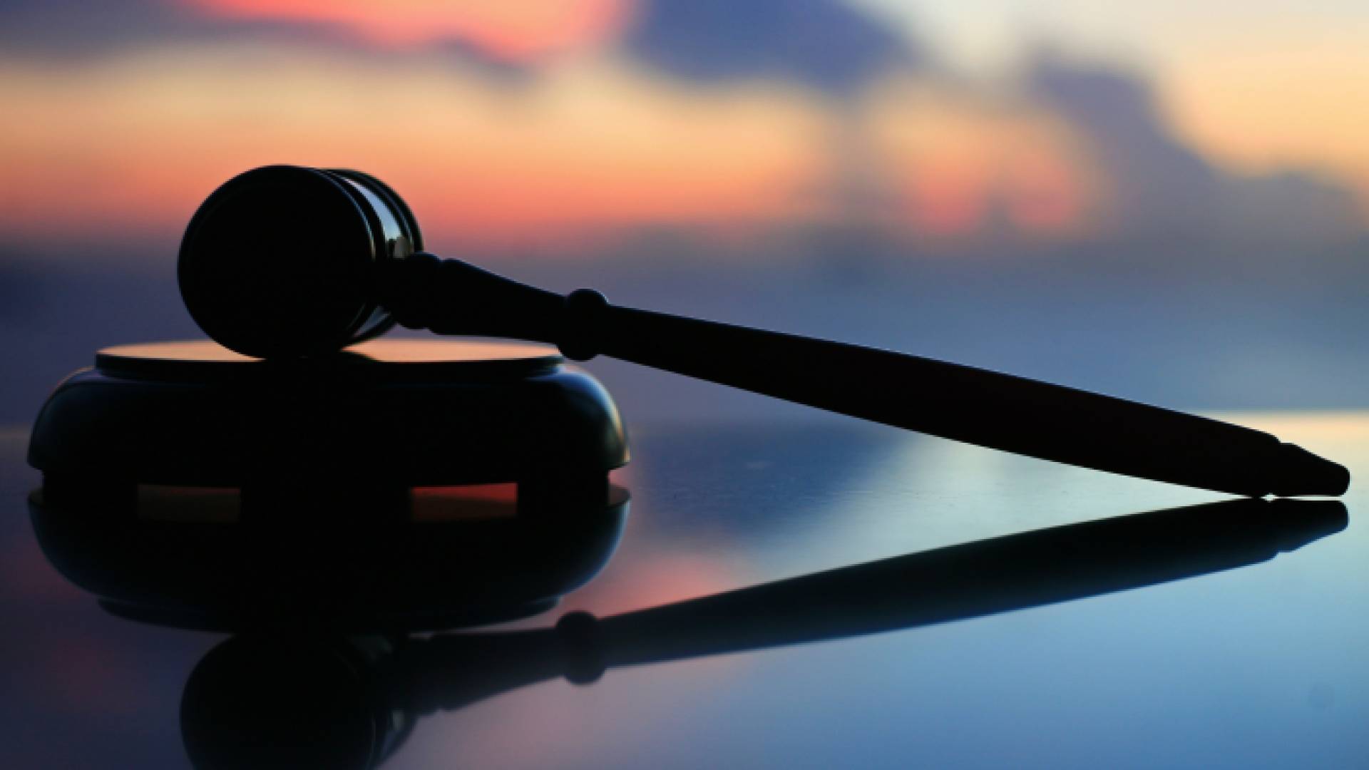 مطرقة محكمة