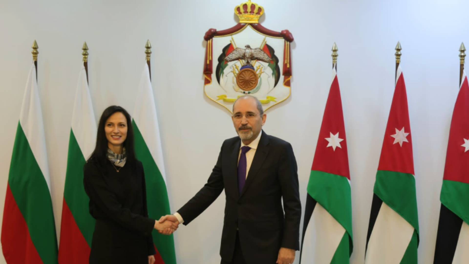 نائب رئيس الوزراء ووزير الخارجية ايمن الصفدي مع نظيرته البلغارية ماريا غابرييل