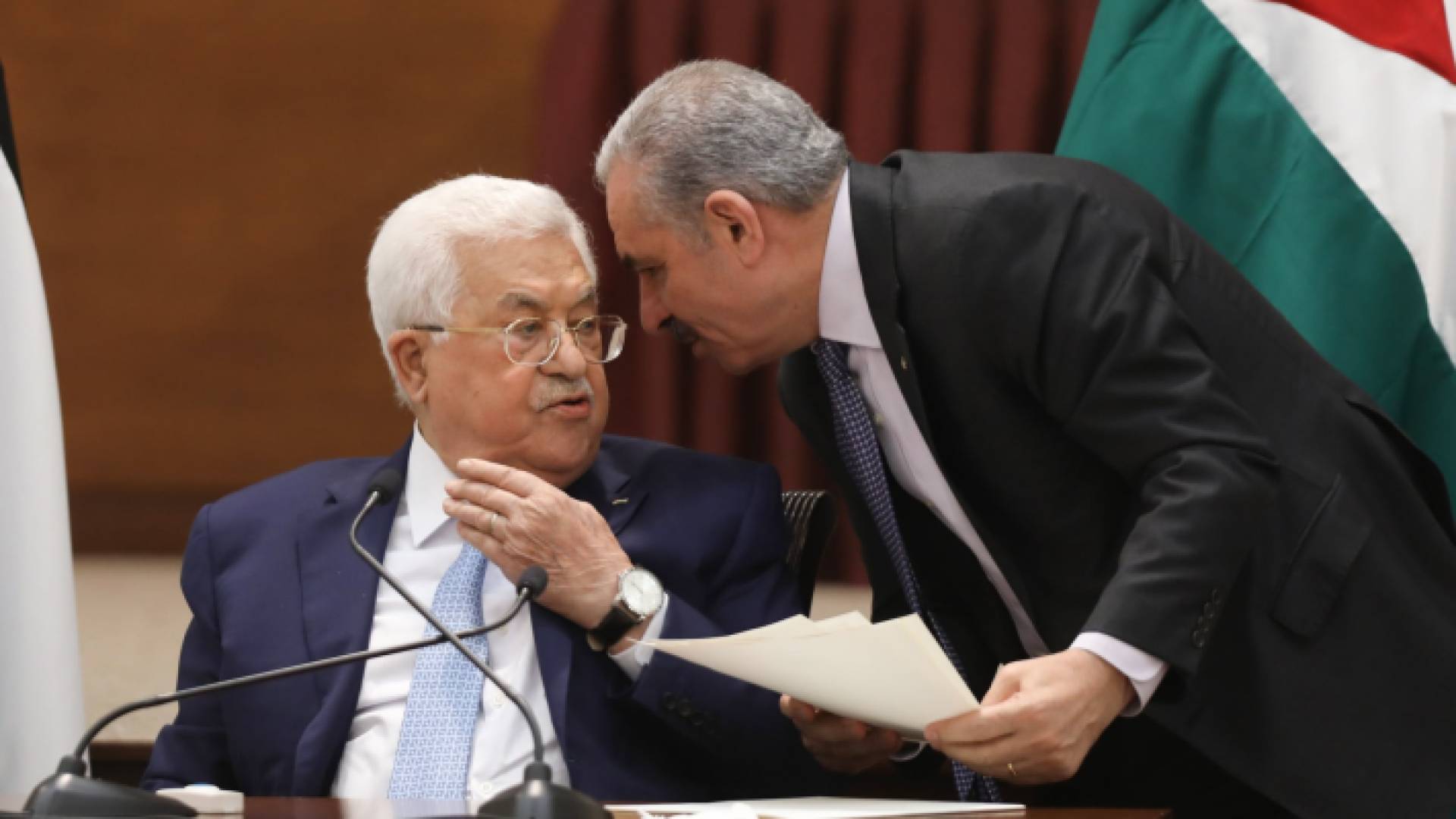 رئيس السلطة الفلسطينية عباس ورئيس الوزراء اشتية