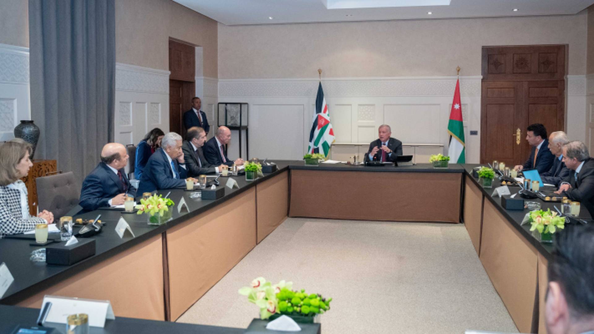 جانب من لقاء جلالة الملك عبد الله الثاني برئيسي مجلسي الأعيان والنواب وأعضاء المكتبين الدائمين بالمجلسين