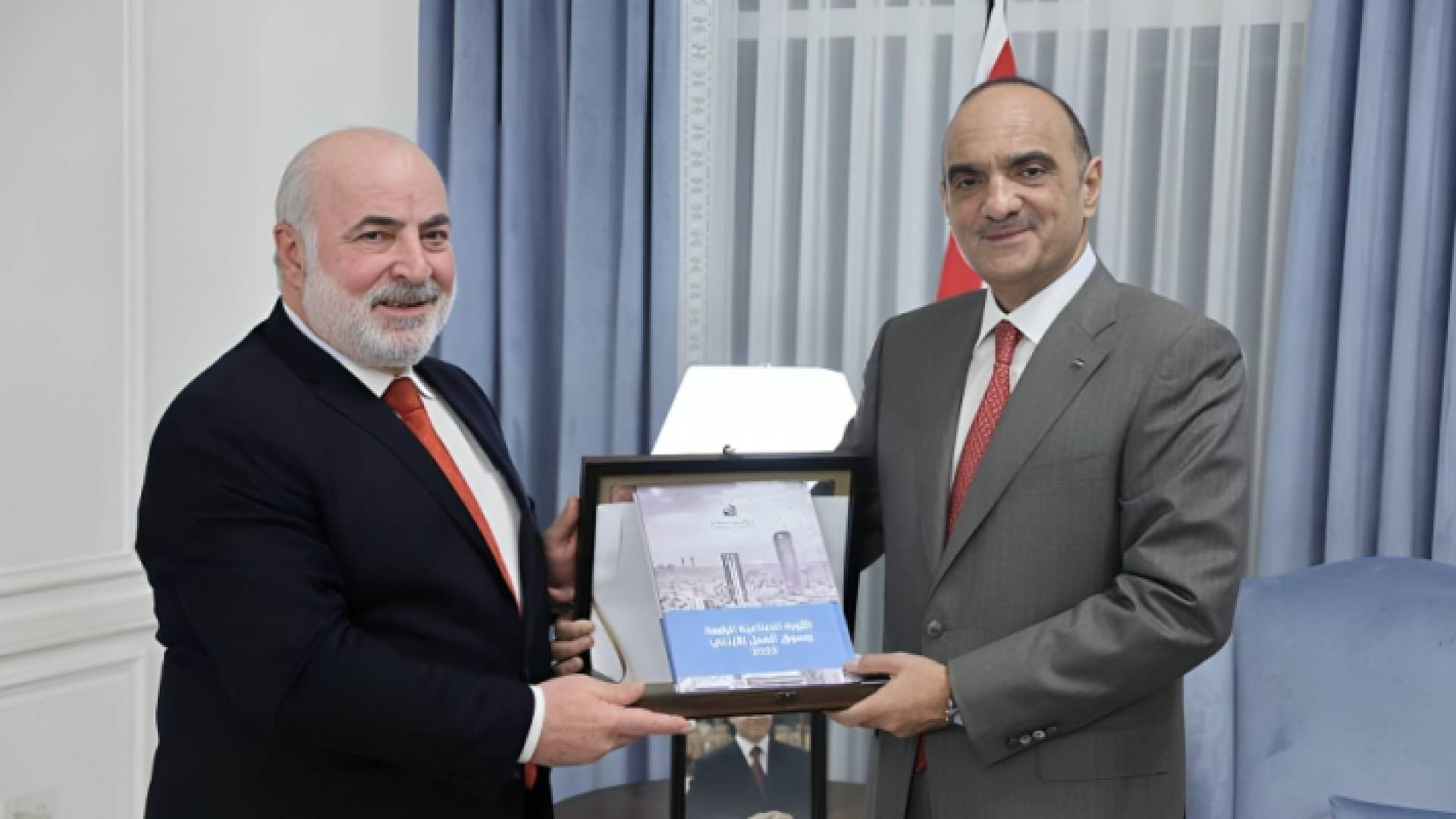 الخصاونة يتسلم تقرير المجلس الاقتصادي والاجتماعي حول حالة البلاد