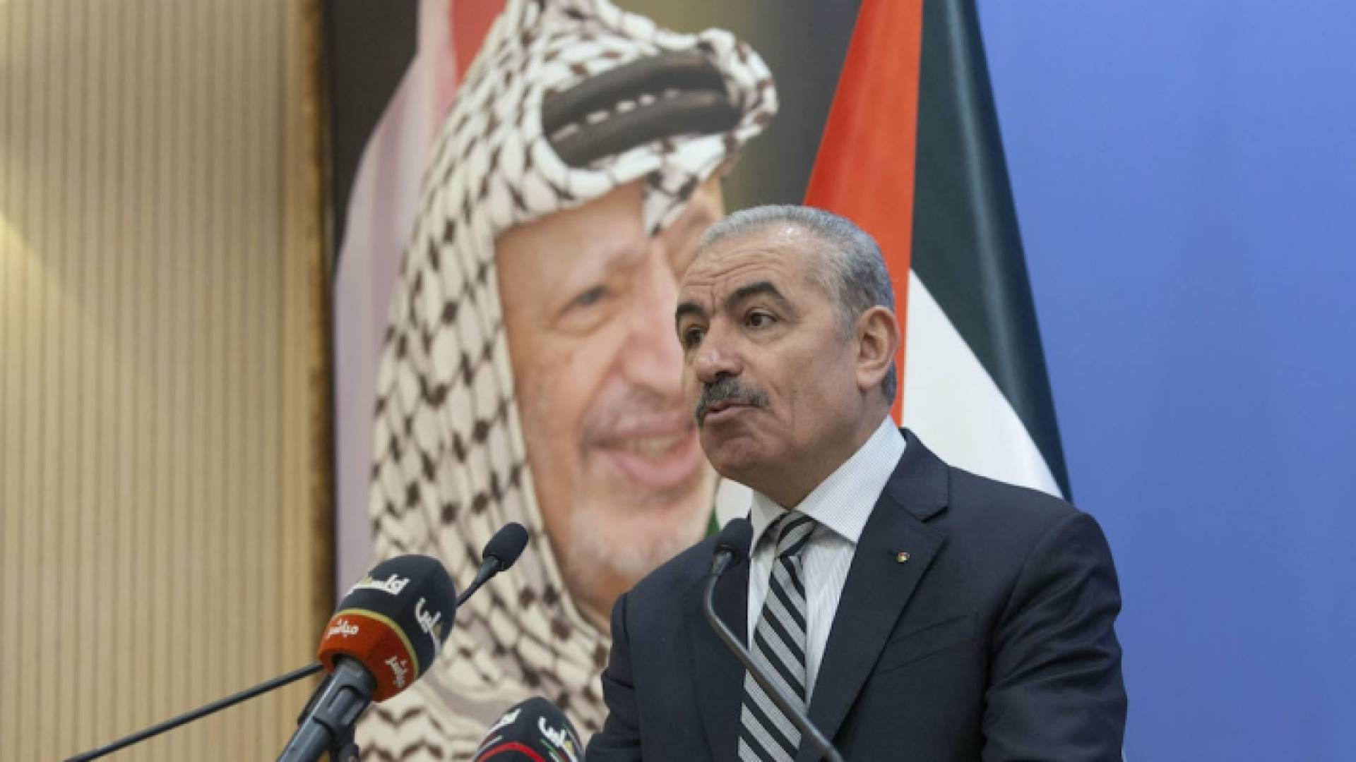 رئيس الوزراء الفلسطيني محمد اشتية والرئيس الراحل ياسر عرفات