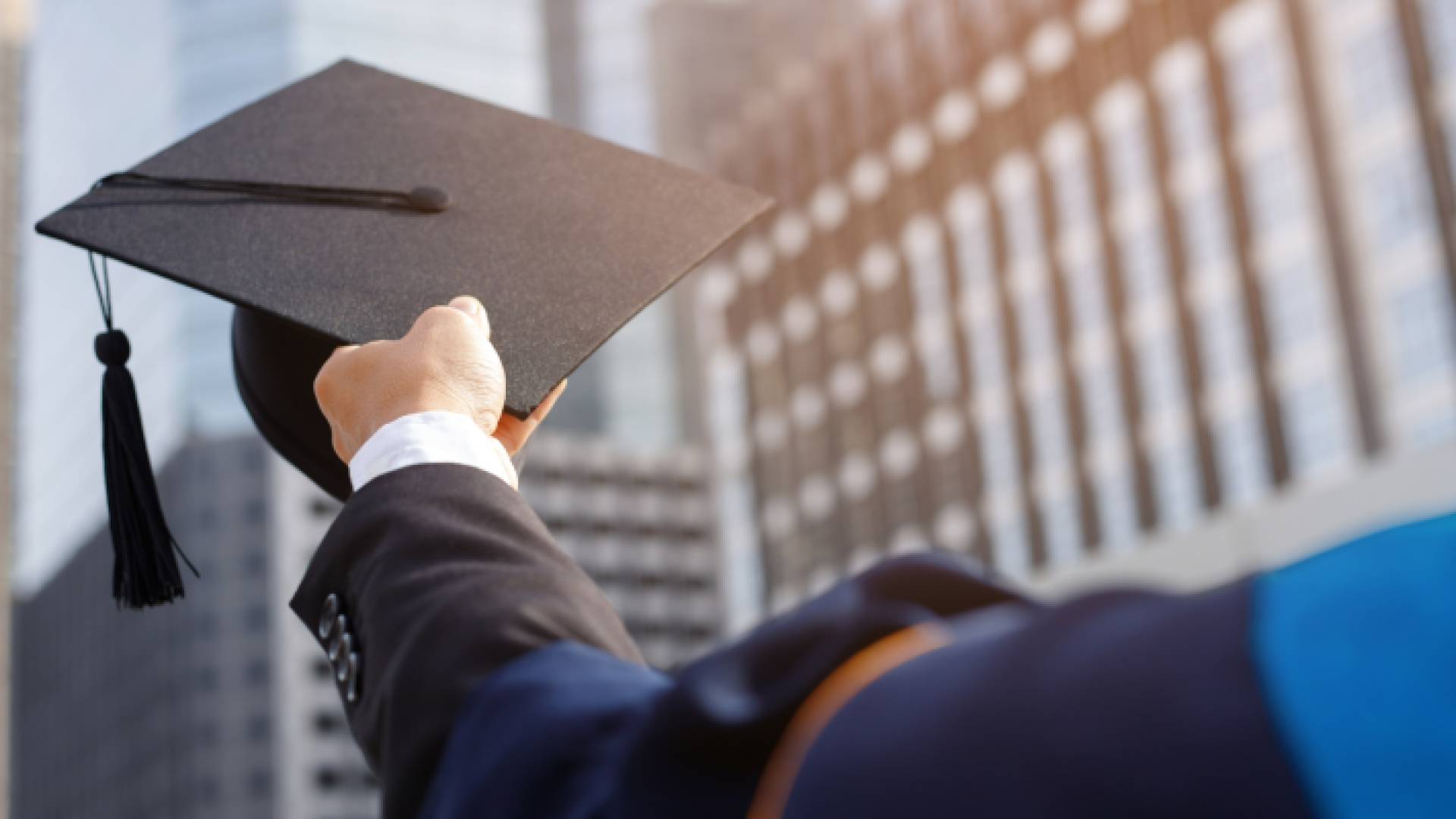 طالب جامعي - تعبيرية