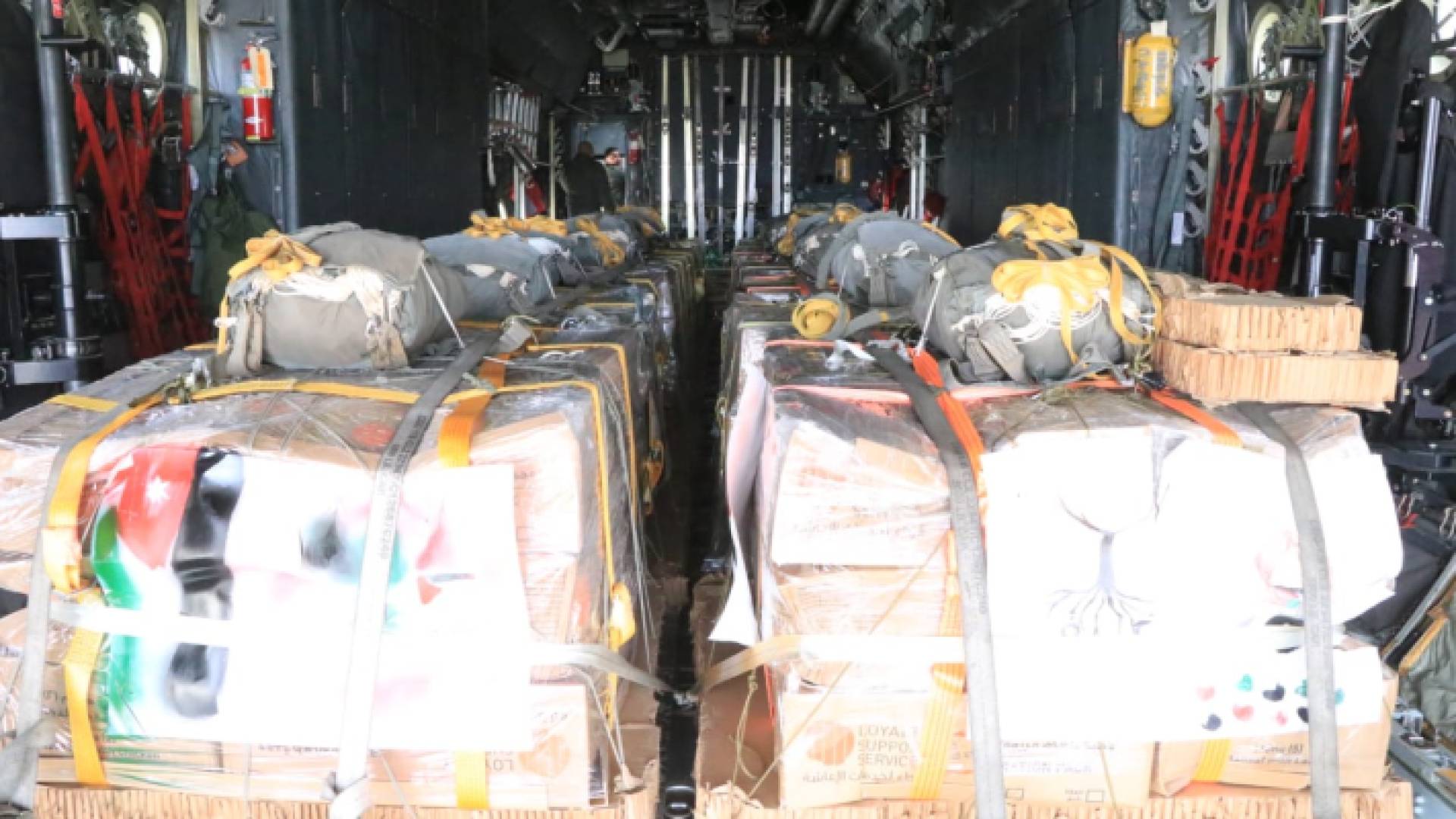 عملية إنزال جوي لأهل قطاع غزة