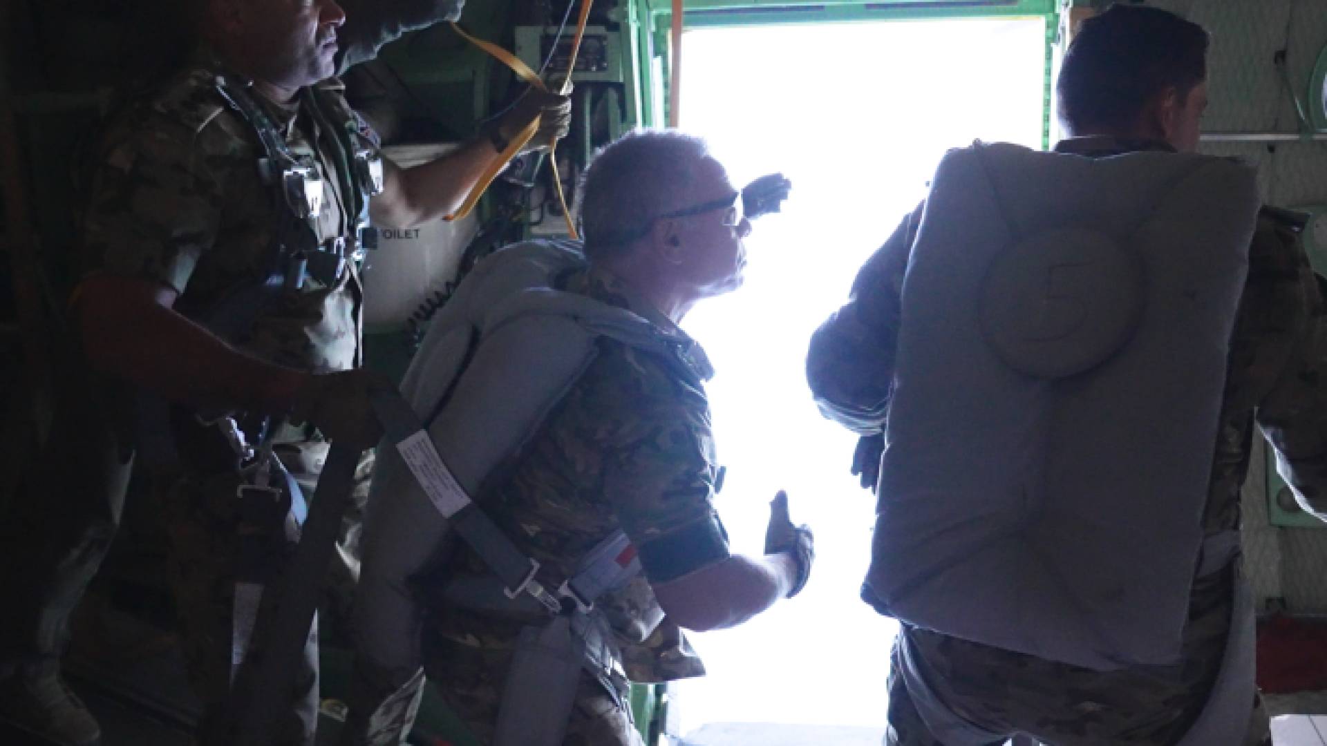 الملك عبدالله الثاني يشارك بعمليات الإنزال على قطاع غزة