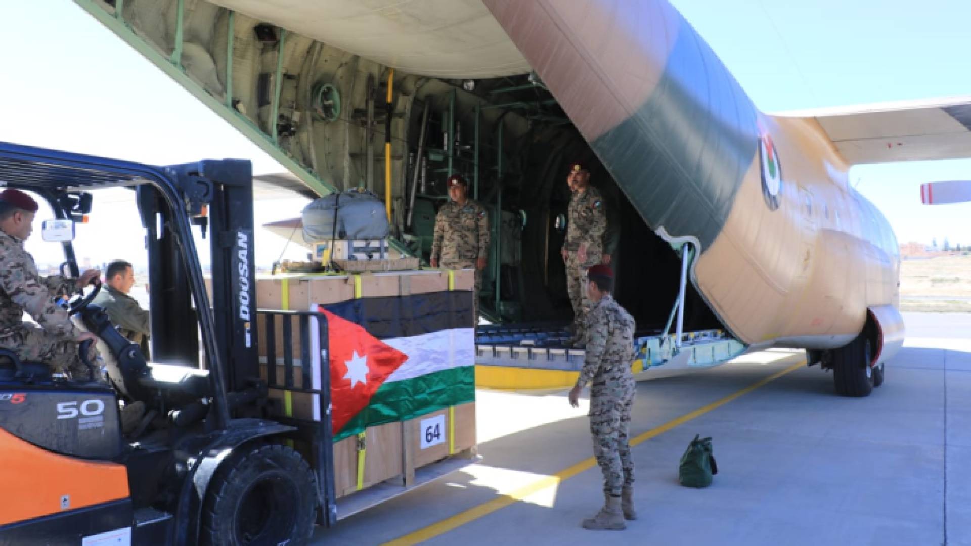 مساعدات أردنية مرسلة إلى قطاع غزة