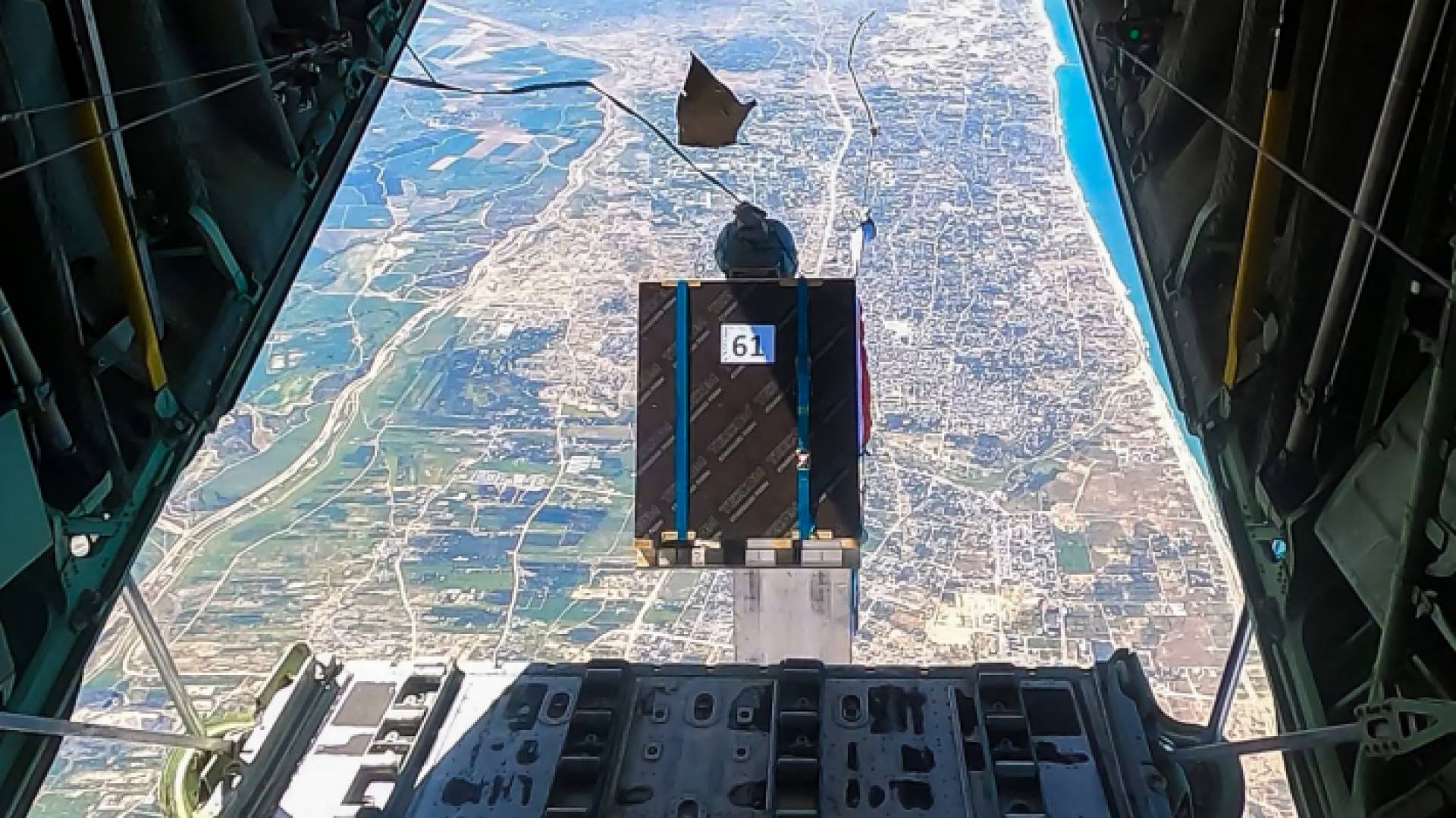 إنزال جوي للمساعدات في غزة