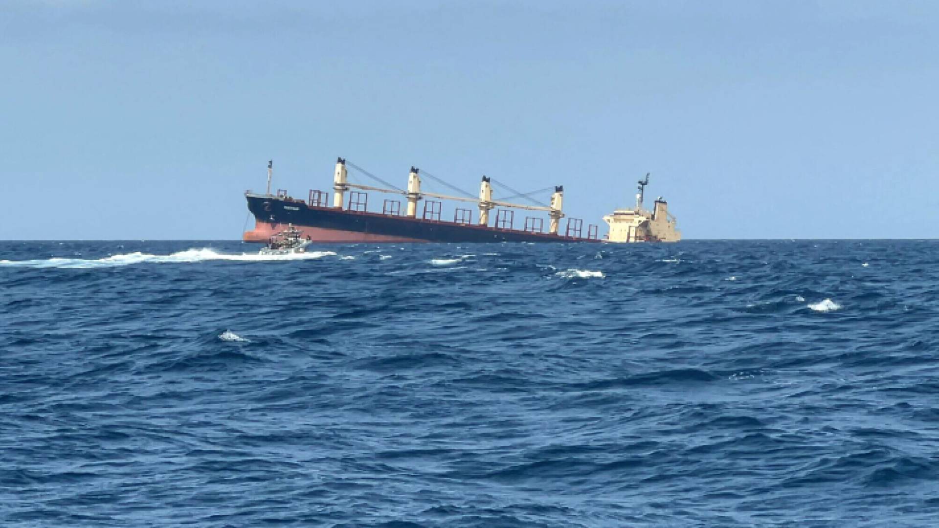 أثناء غرق السفينة إم في روبيمار في البحر الأحمر