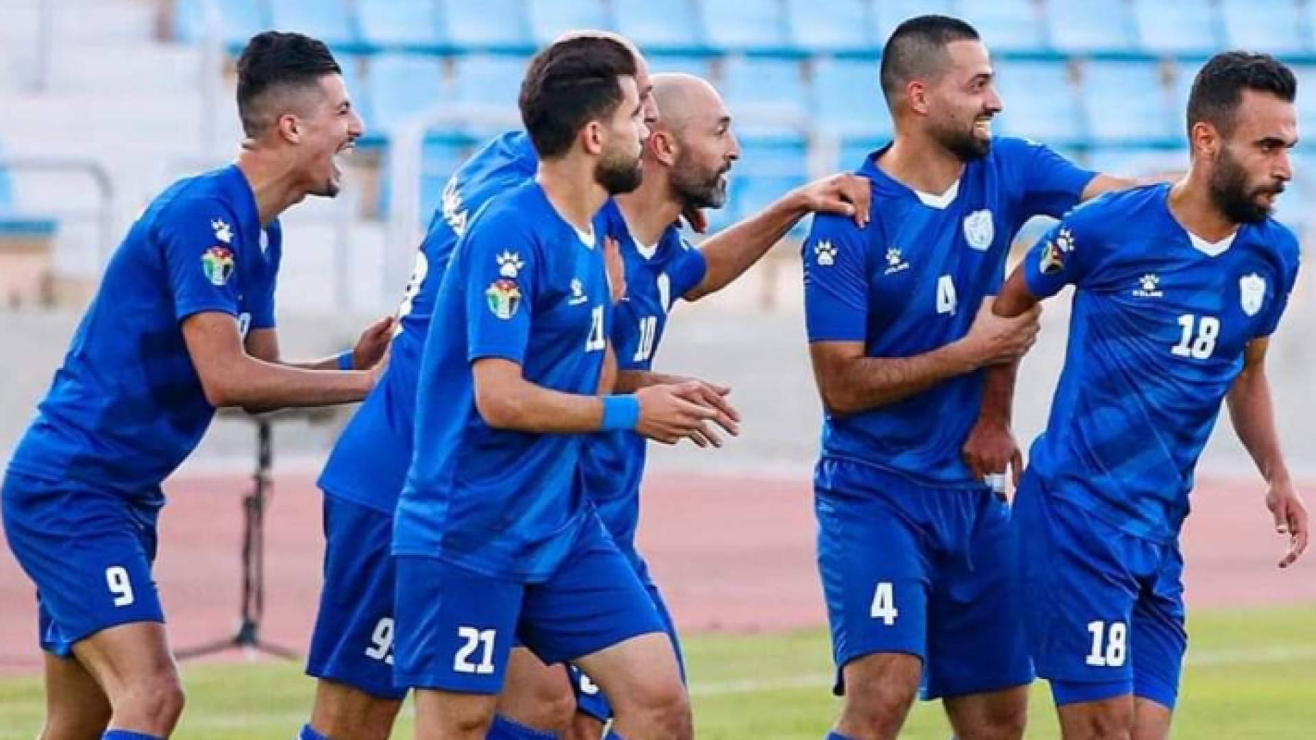 لاعبو شباب العقبة يحتفلون بفوز سابق