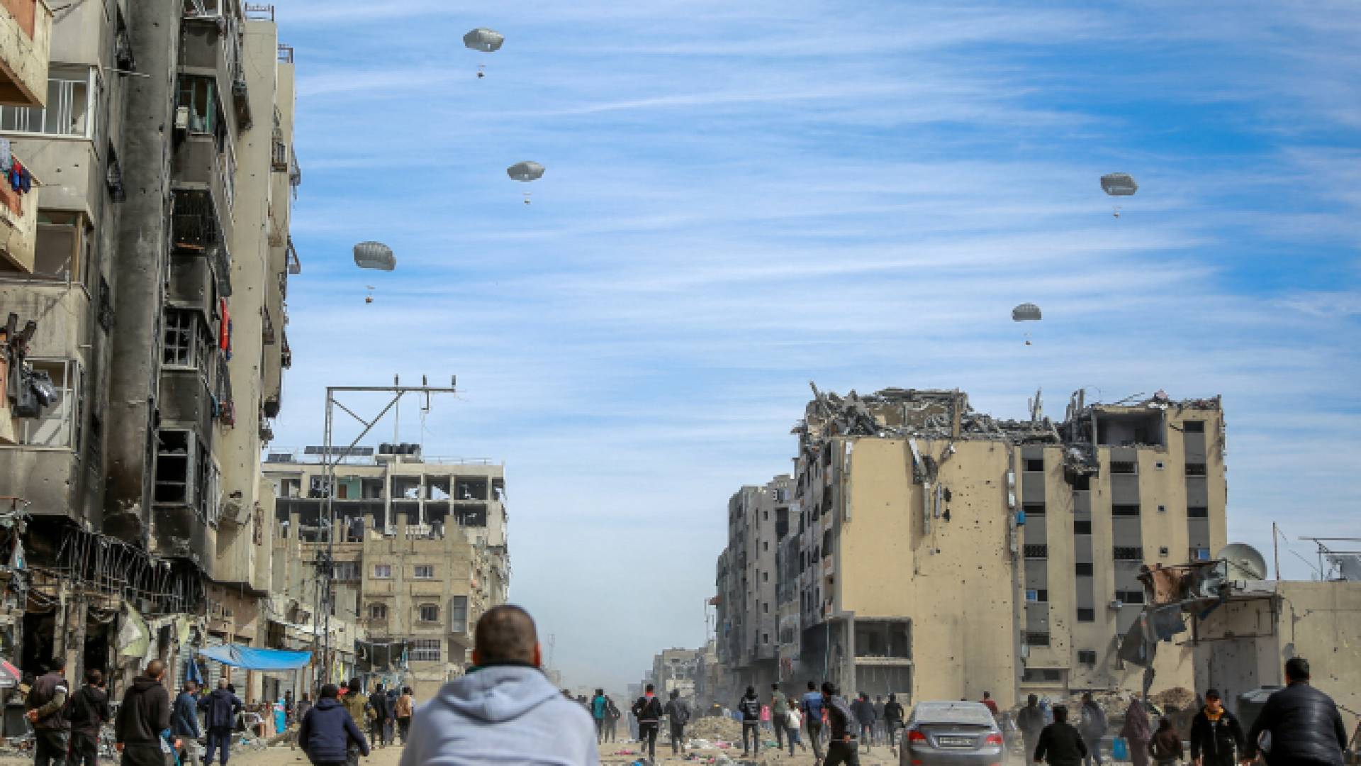 مساعدات أمريكية فوق قطاع غزة