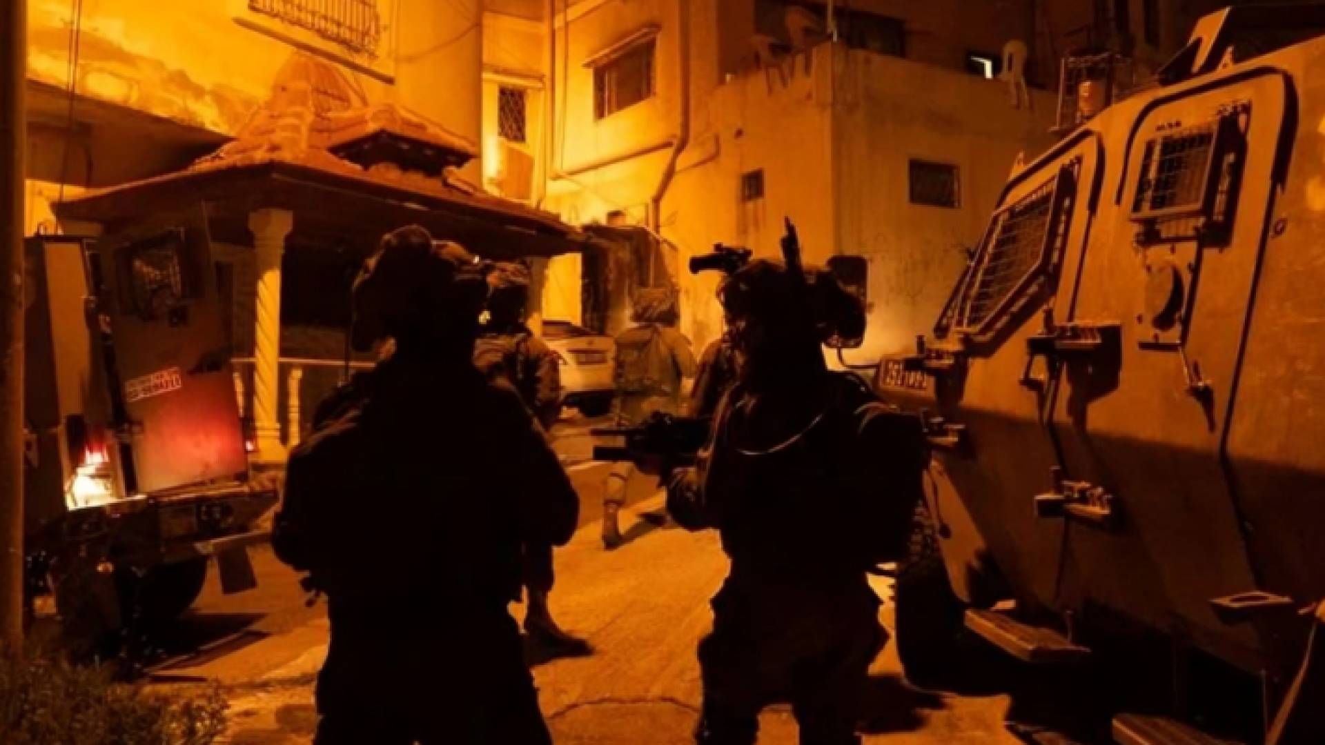 قوات الاحتلال خلال اقتحامها مدن في الضفة الغربية