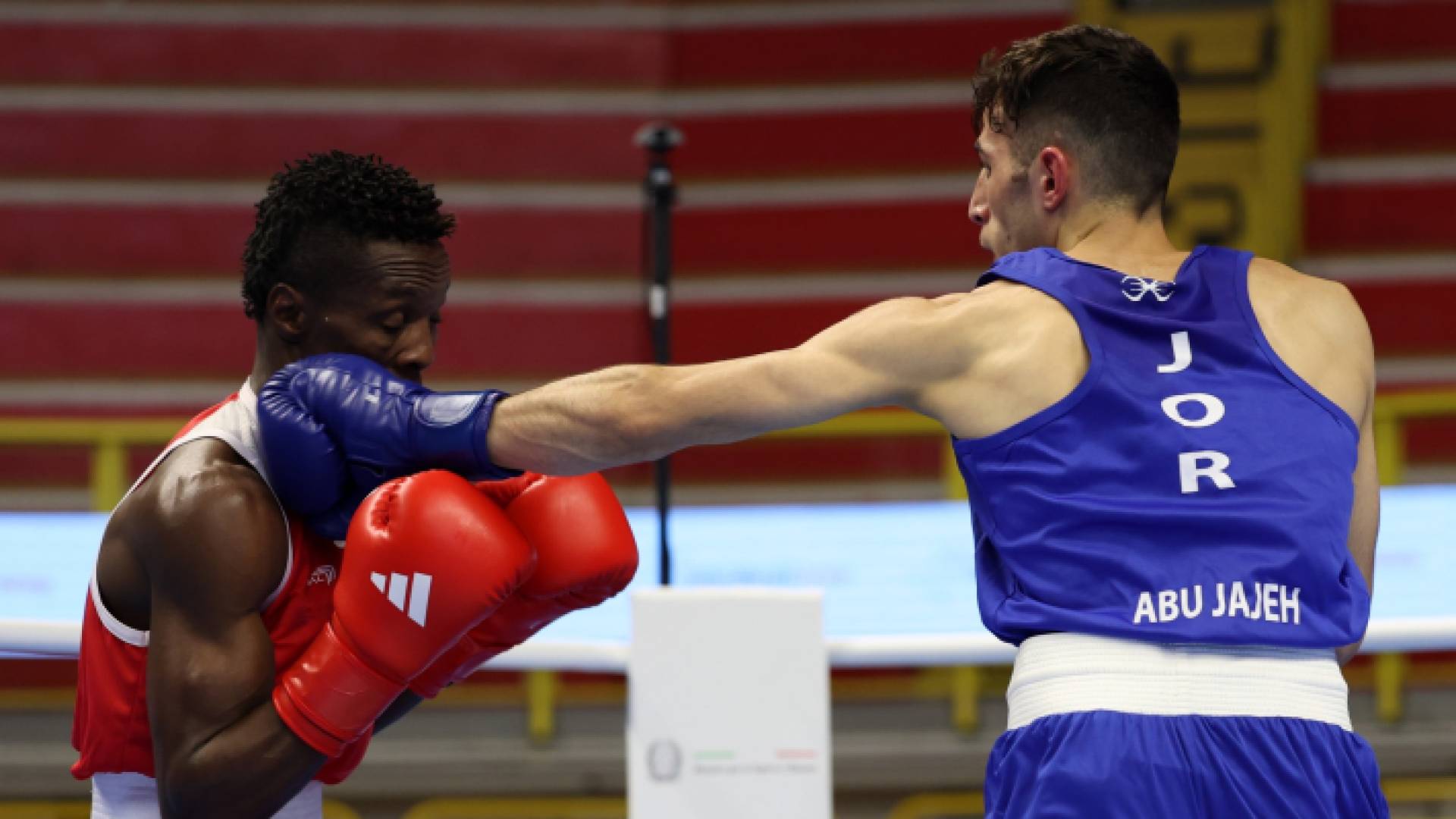 جانب من نزال محمد أبو جاجة أمام الكولومبي جونزاليس لاندازوري