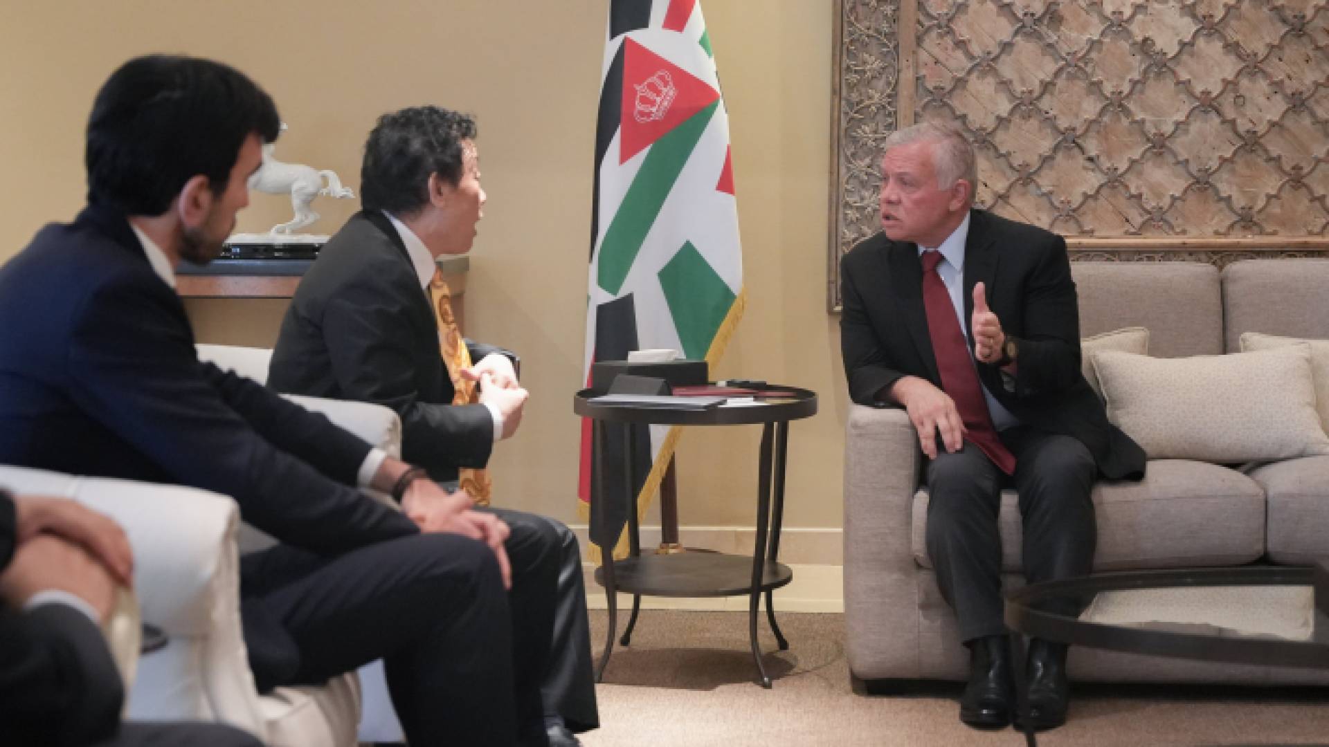 جانب من لقاء جلالة الملك عبد الله الثاني مع المدير العام لمنظمة الأغذية والزراعة للأمم المتحدة (الفاو) شو دونيو