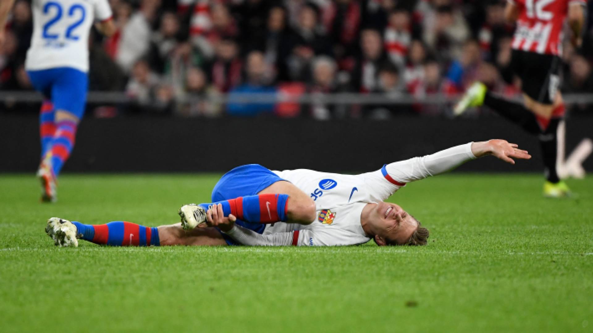 فرانكي دي يونغ يعاني من إصابة