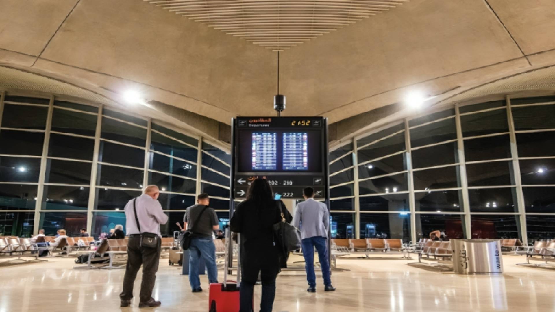مسافرون في مطار الملكة علياء الدولي