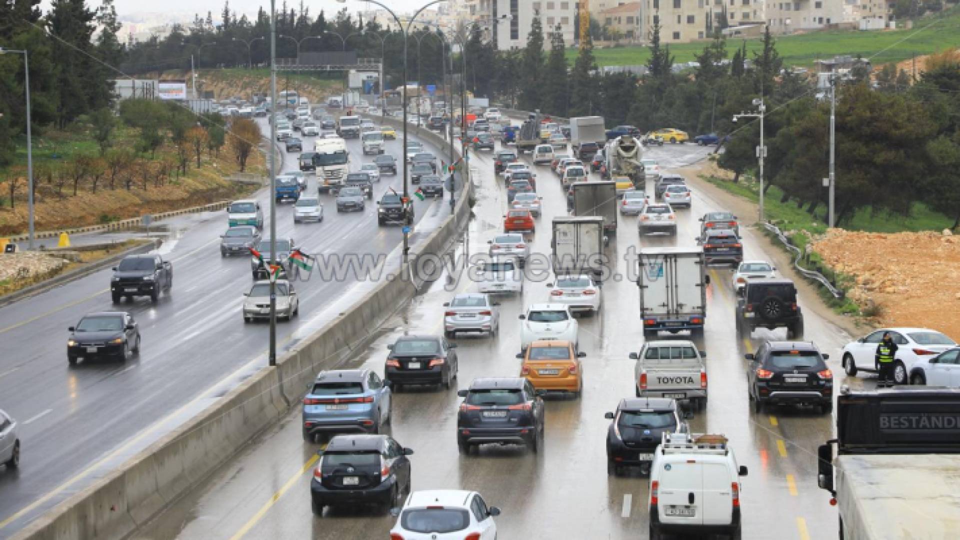 حركة المرور في أحد الشوارع بعمان