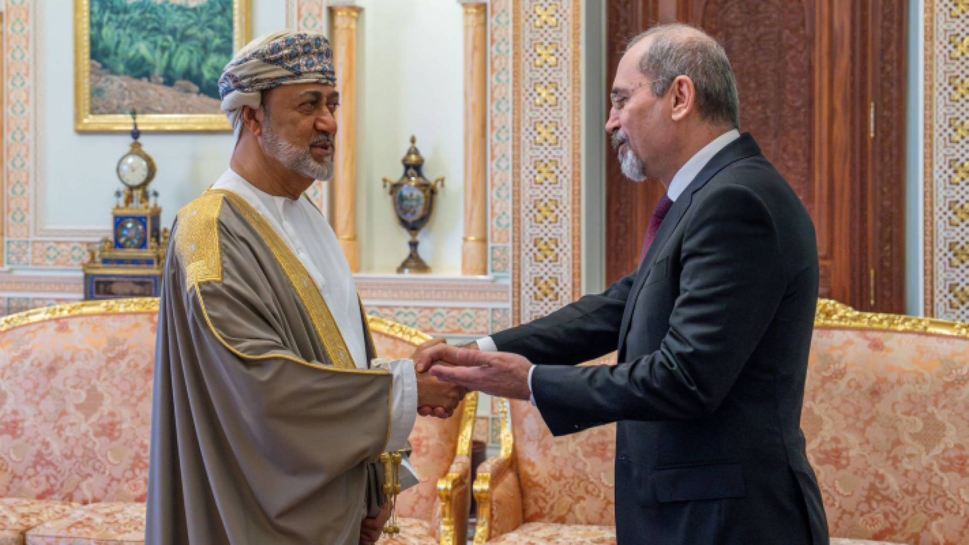 وزير الخارجية أيمن الصفدي وجلالة السلطان هيثم بن طارق