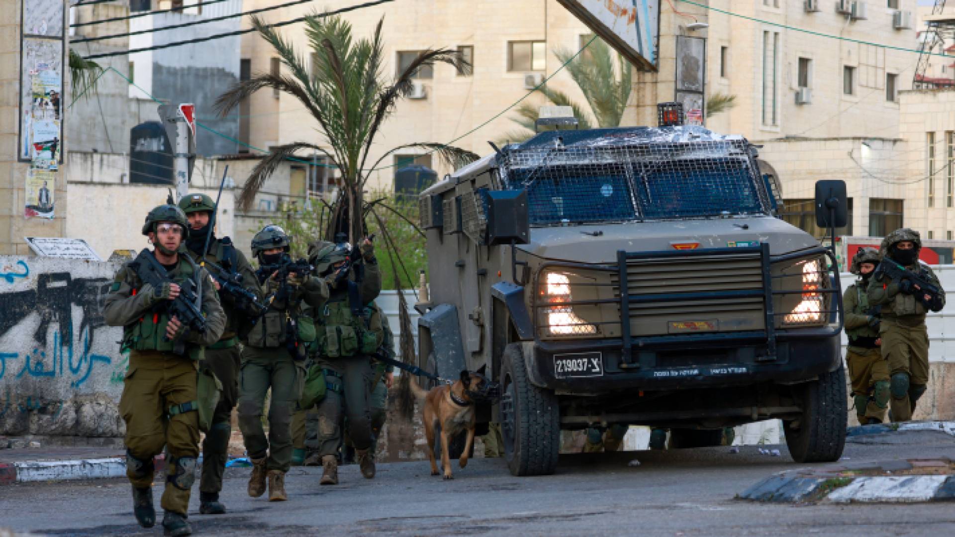 قوات الاحتلال تقتحم مخيمات في الضفة