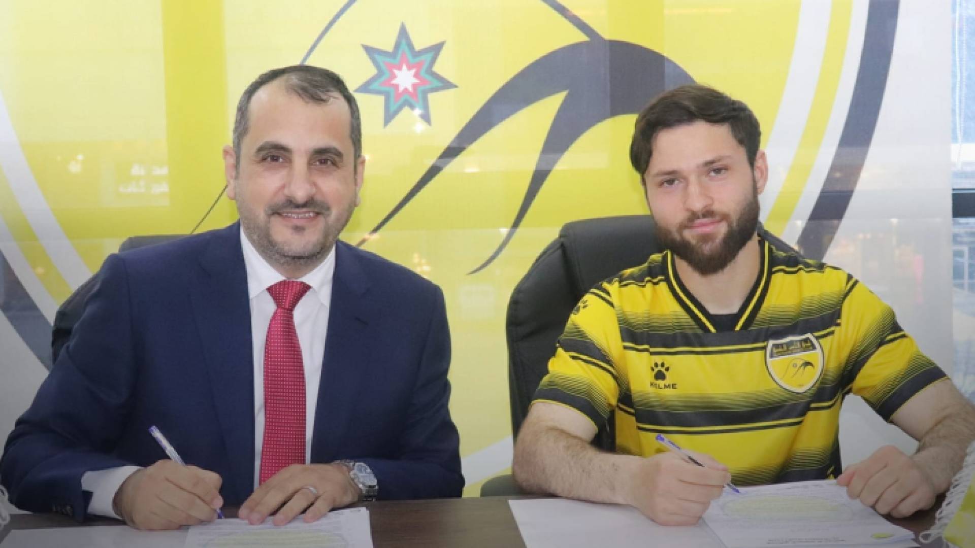 من توقيع العقود