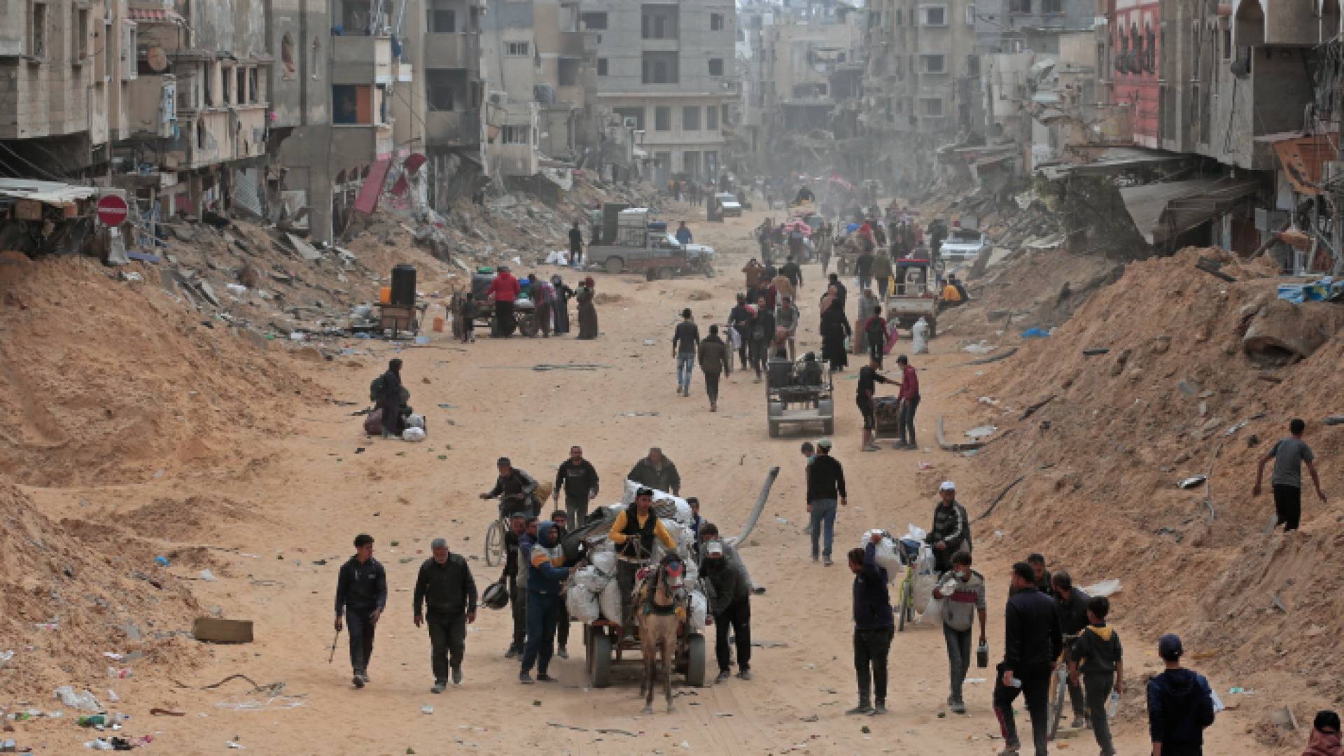 فلسطينيون نازحون في خان يونس جنوبي قطاع غزة