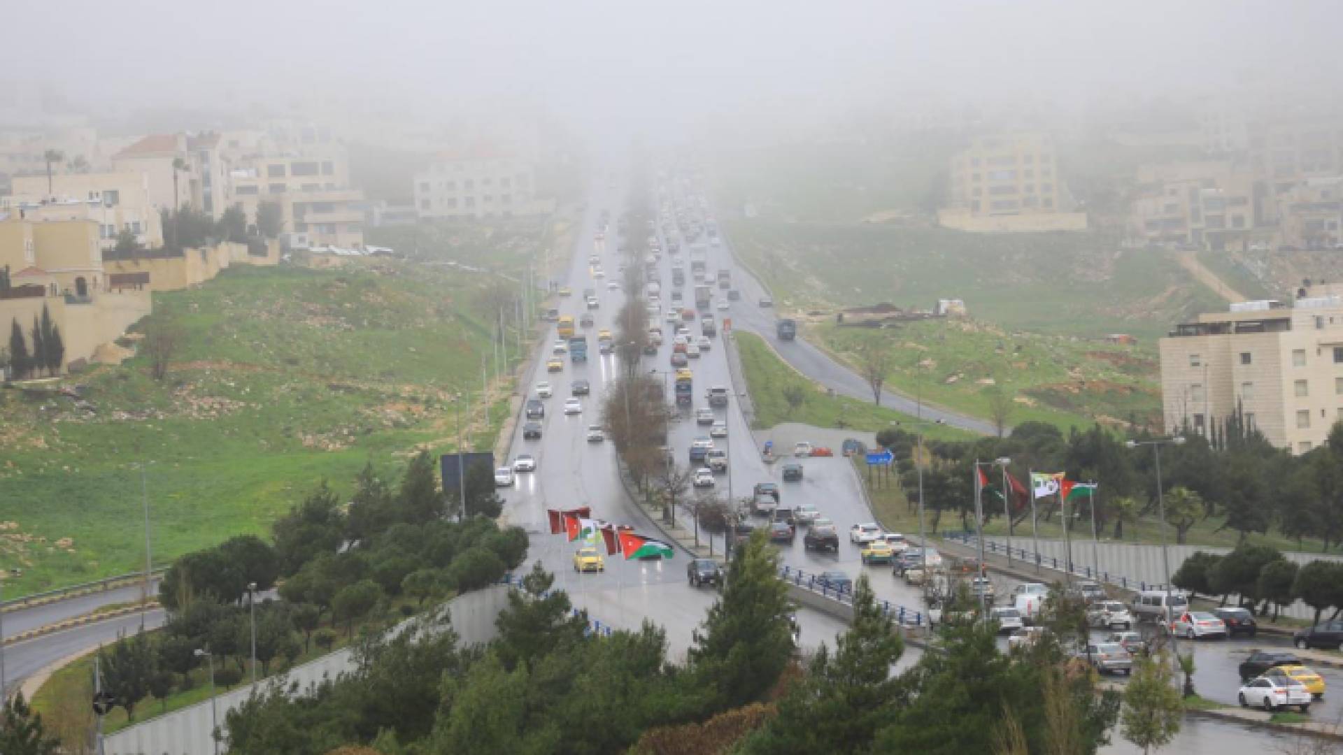 أجواء ماطرة وضبابية في العاصمة عمان