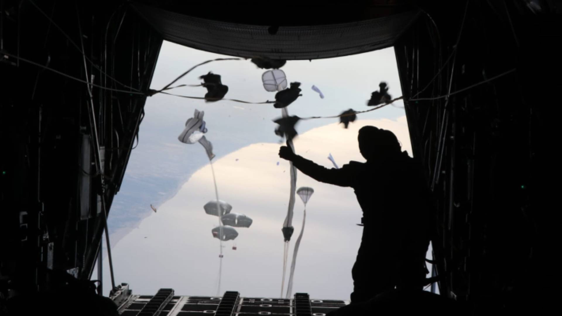 الصورة خلال الإنزال الجوي