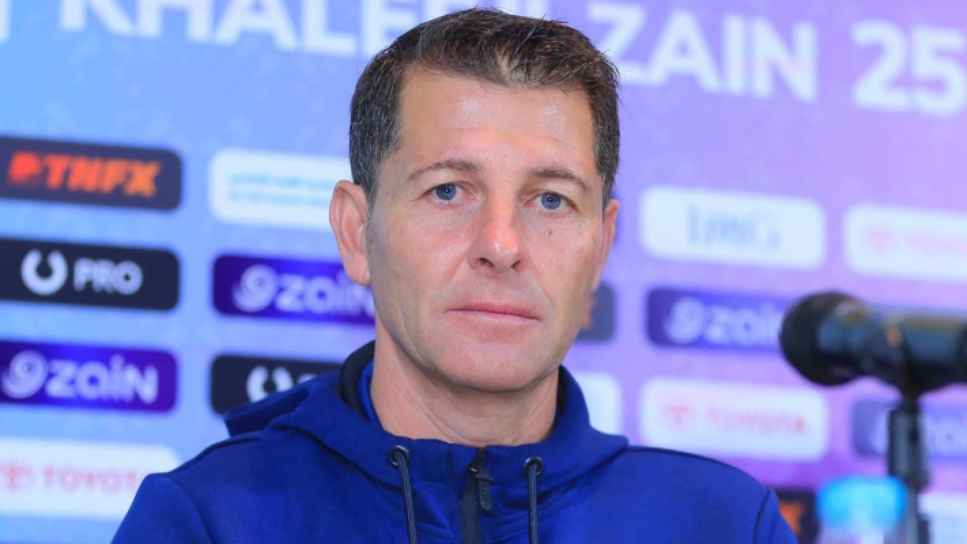 من مؤتمر صحفي